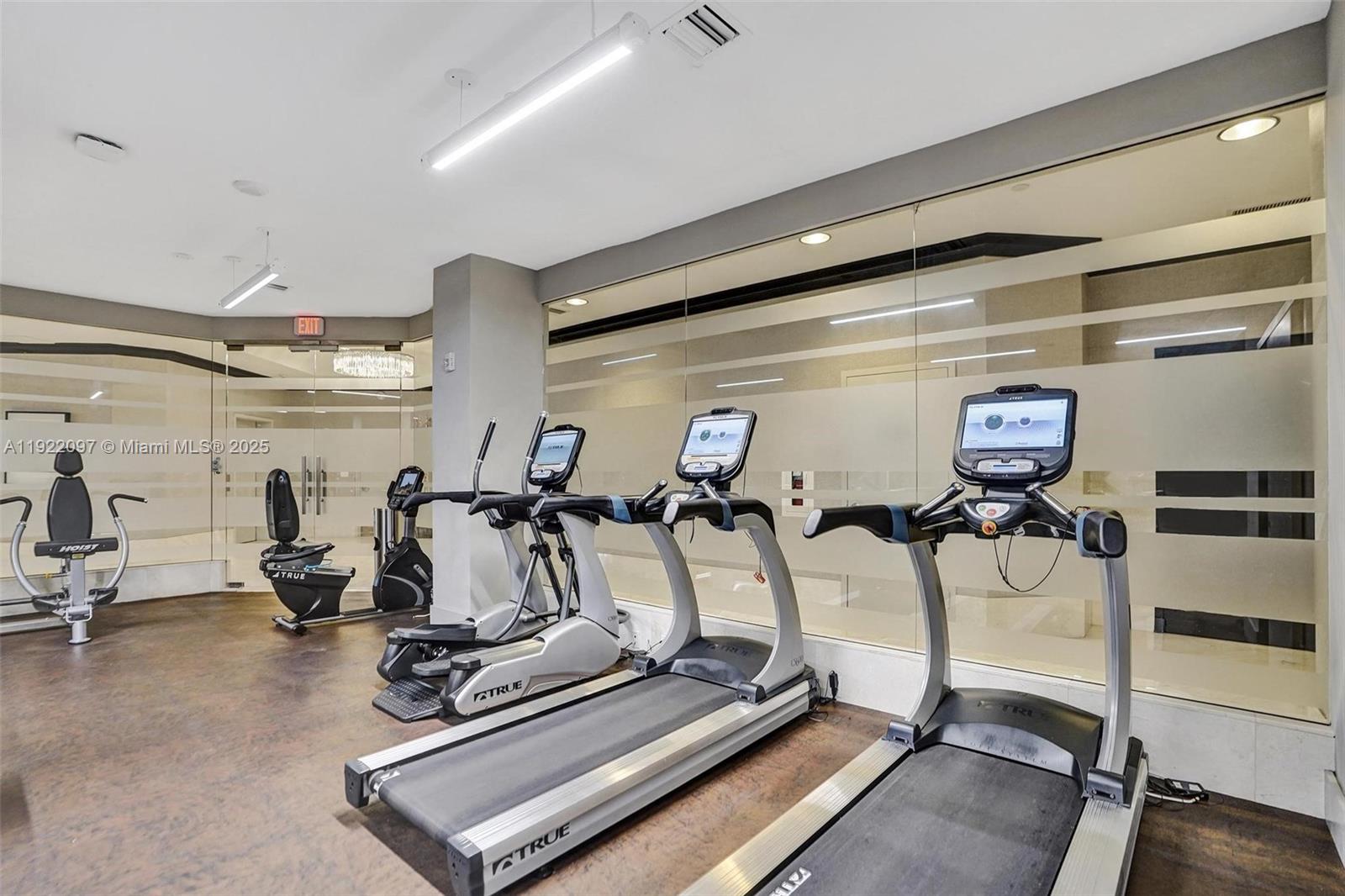 1007 2 / 2 2120 sq. ft. $ 2025-11-28 0 foto