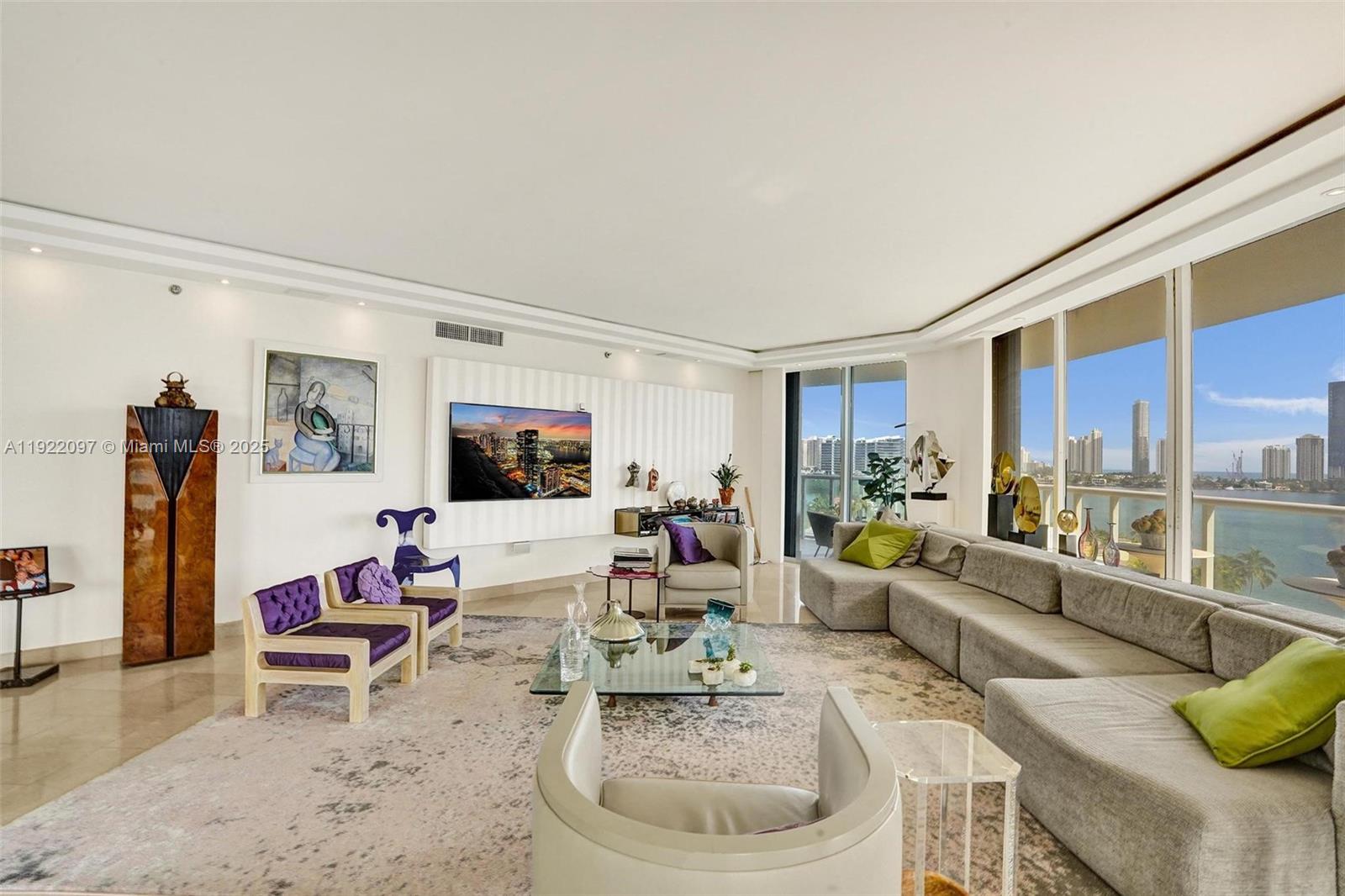 1007 2 / 2 2120 sq. ft. $ 2025-11-28 0 foto