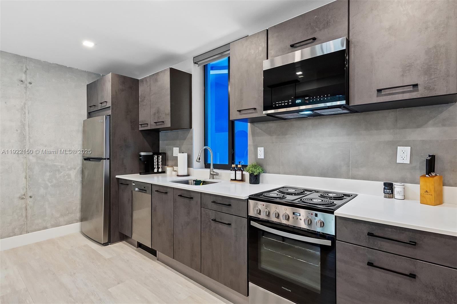   /   sq. ft. $ 2025-11-28 0 Photo