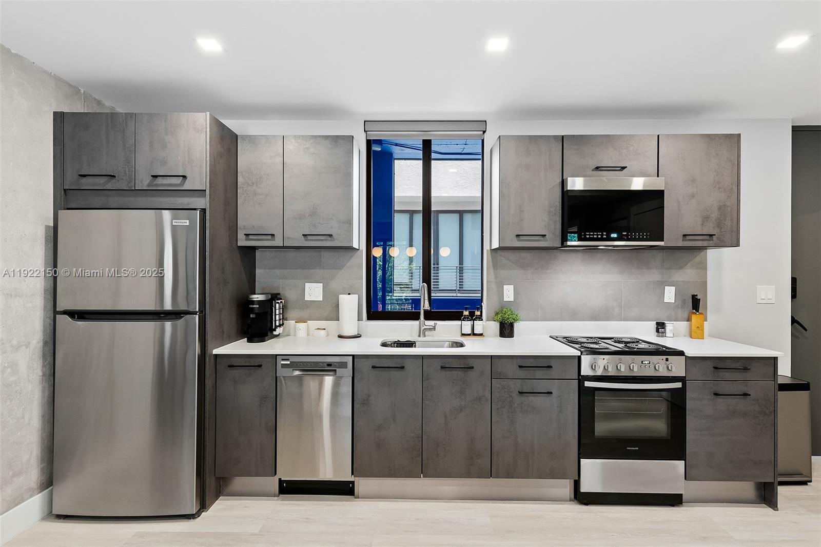   /   sq. ft. $ 2025-11-28 0 Photo