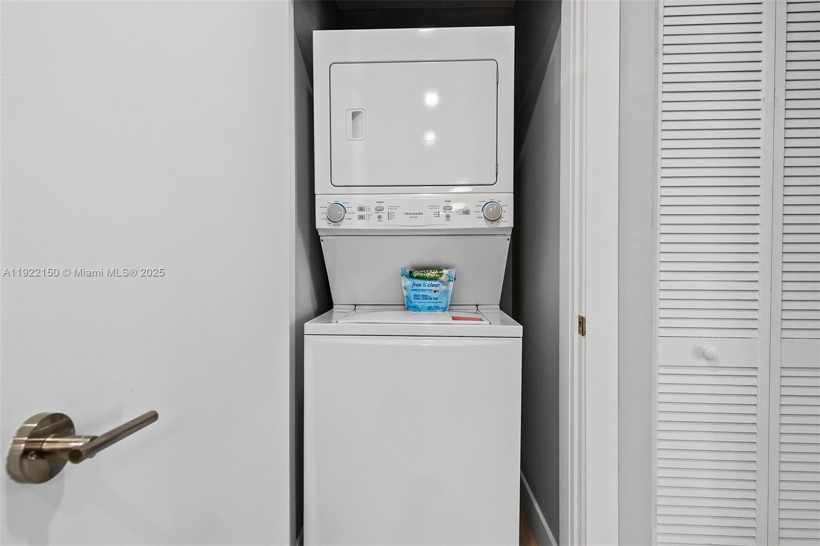   /   sq. ft. $ 2025-11-28 0 Photo