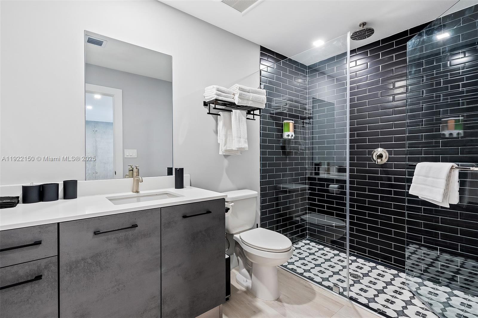   /   sq. ft. $ 2025-11-28 0 Photo