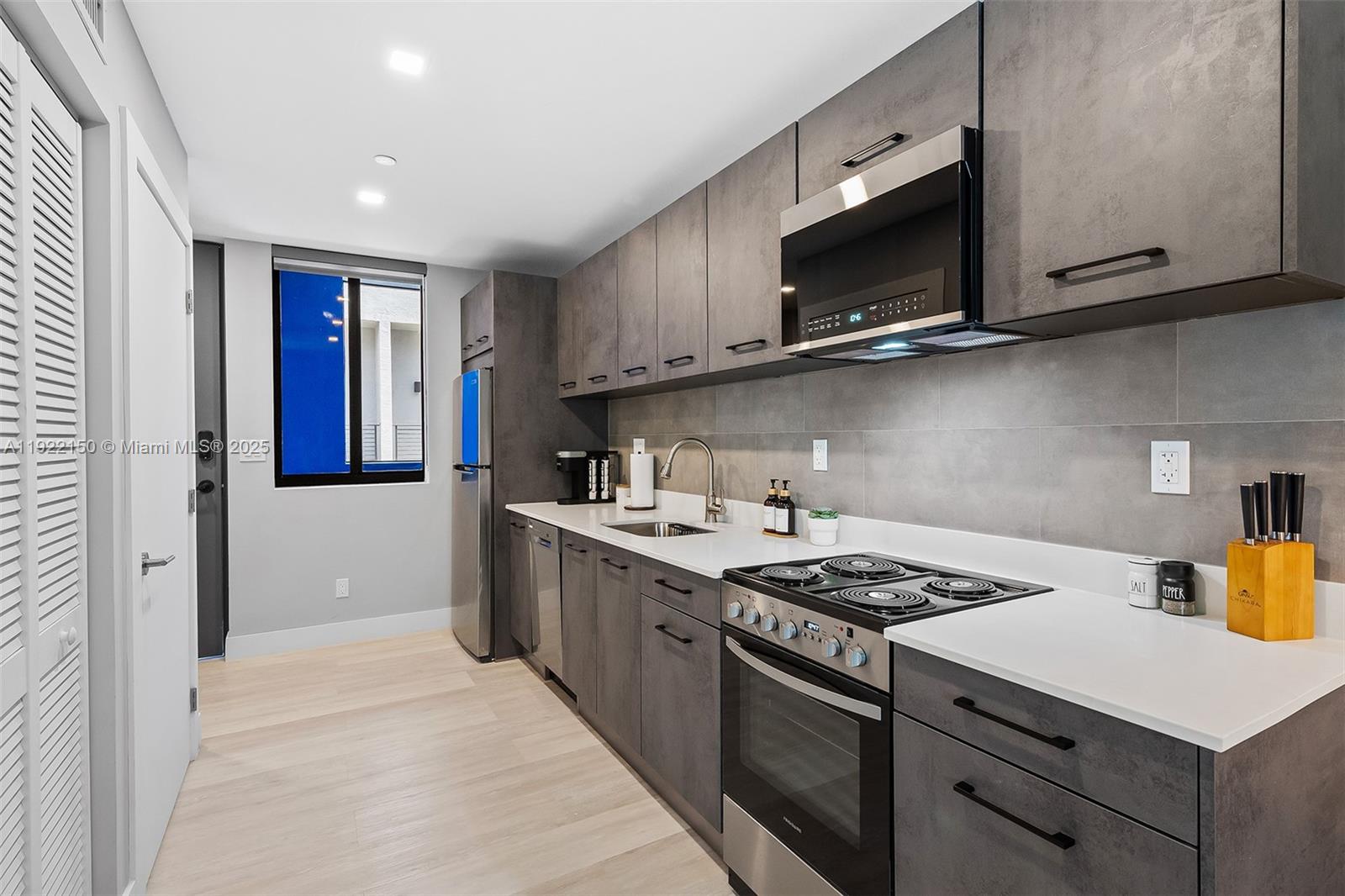   /   sq. ft. $ 2025-11-28 0 Photo