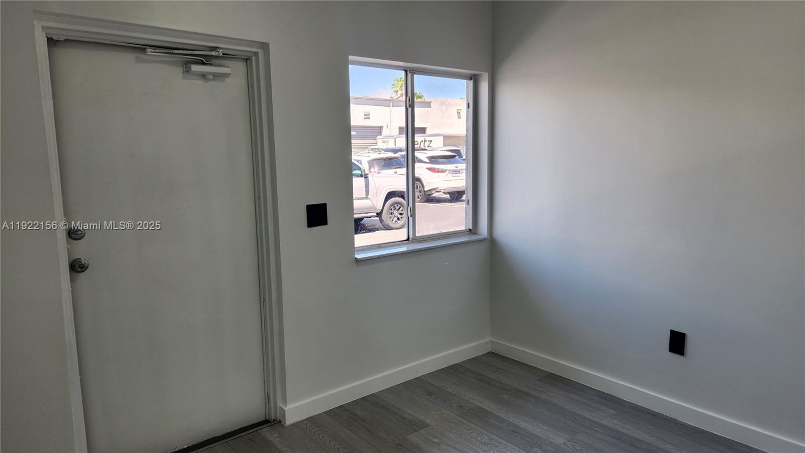 5  /   sq. ft. $ 2025-11-28 0 Photo