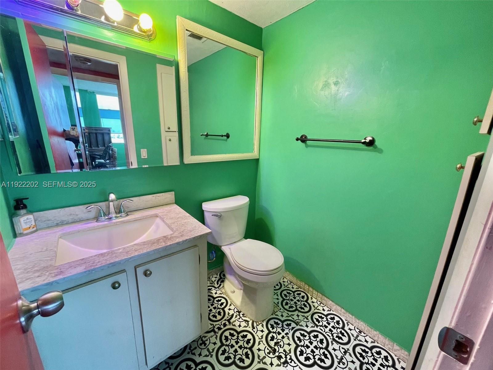 See details 609 1 / 2 844 sq. ft. $ 2025-11-29 0 Photo