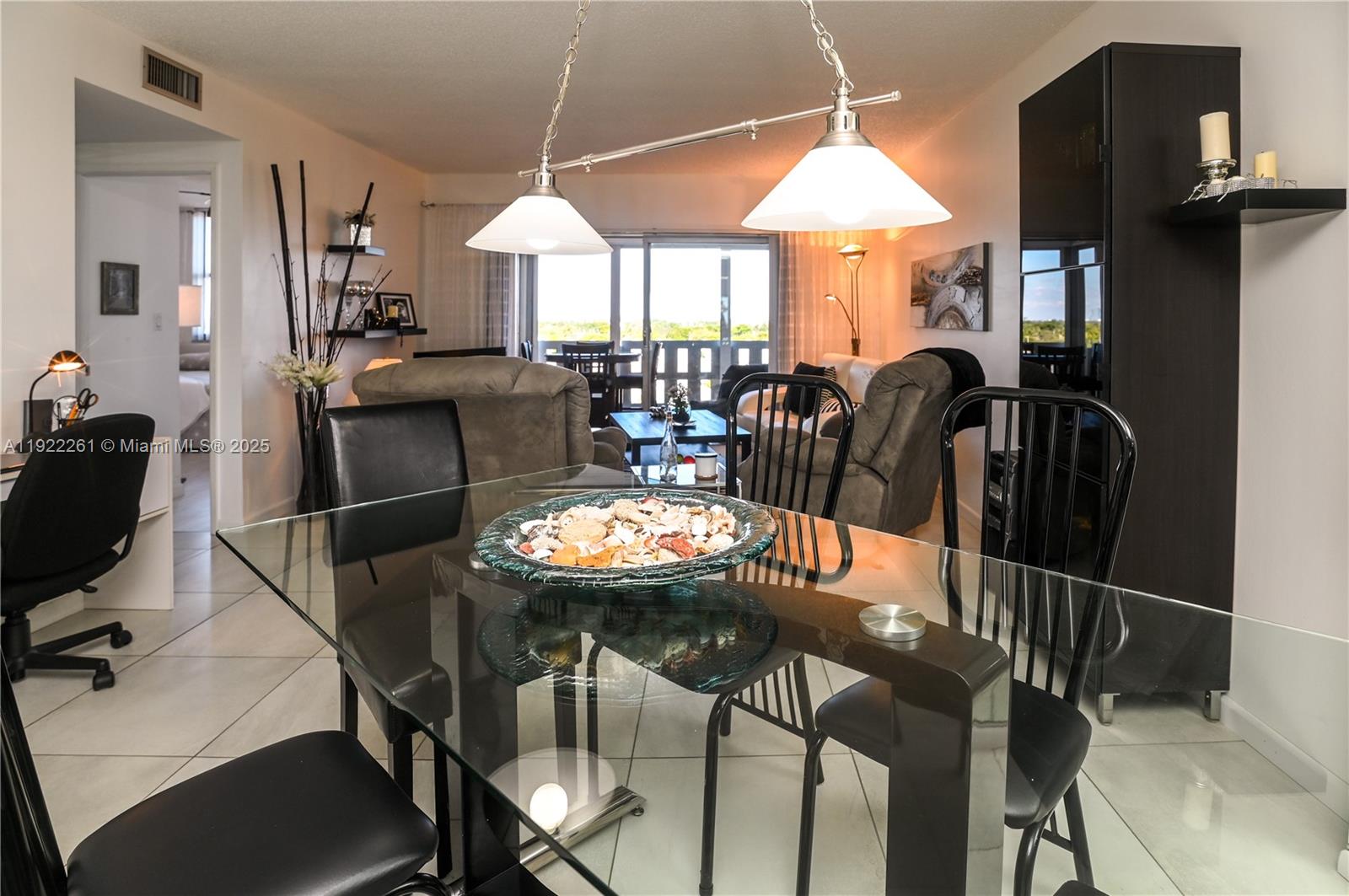 See details 804 1 / 2 844 sq. ft. $ 2025-11-29 0 Photo