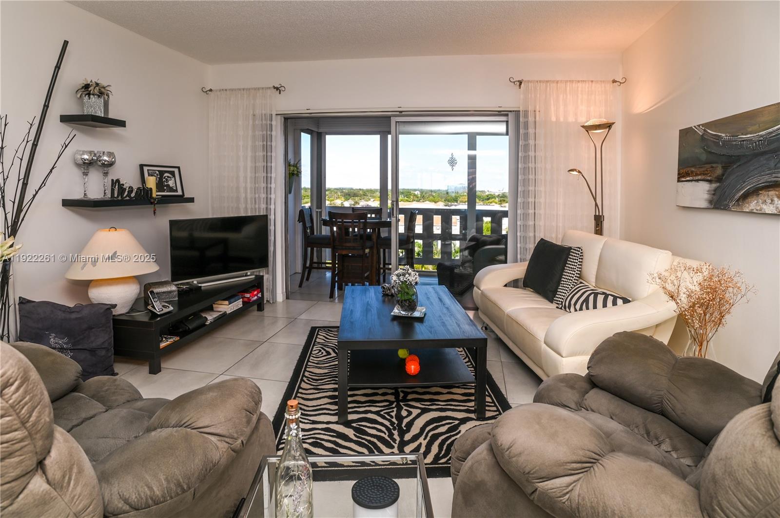 See details 804 1 / 2 844 sq. ft. $ 2025-11-29 0 Photo