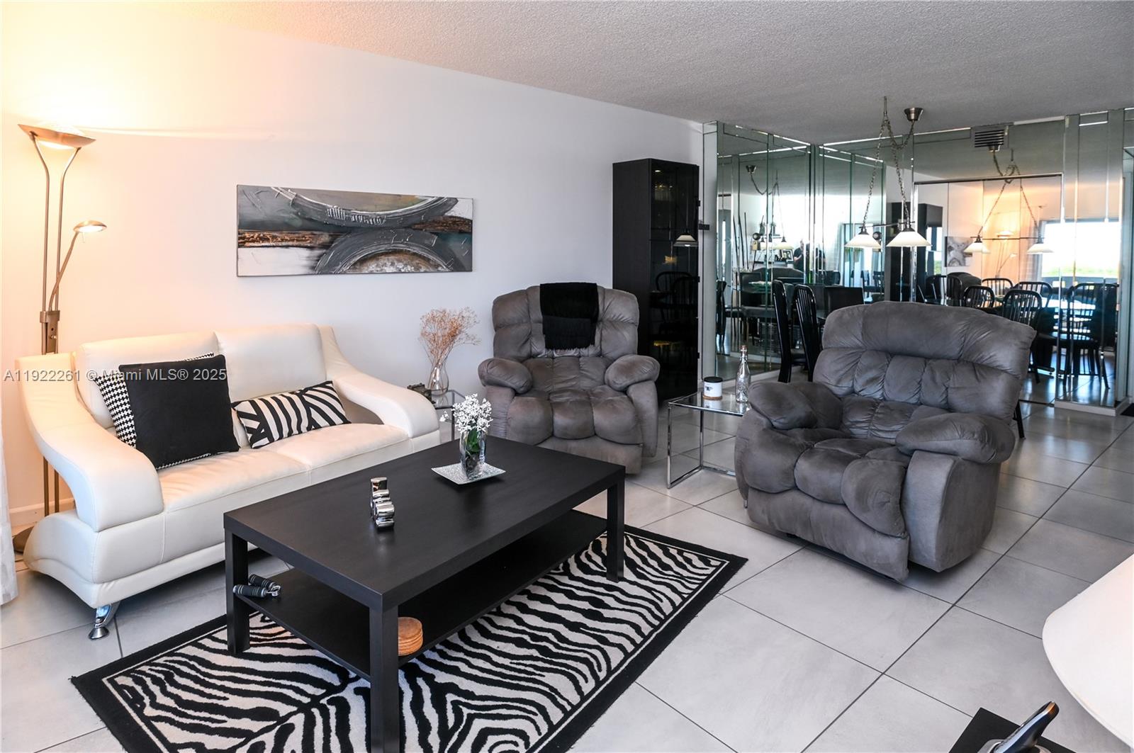 See details 804 1 / 2 844 sq. ft. $ 2025-11-29 0 Photo