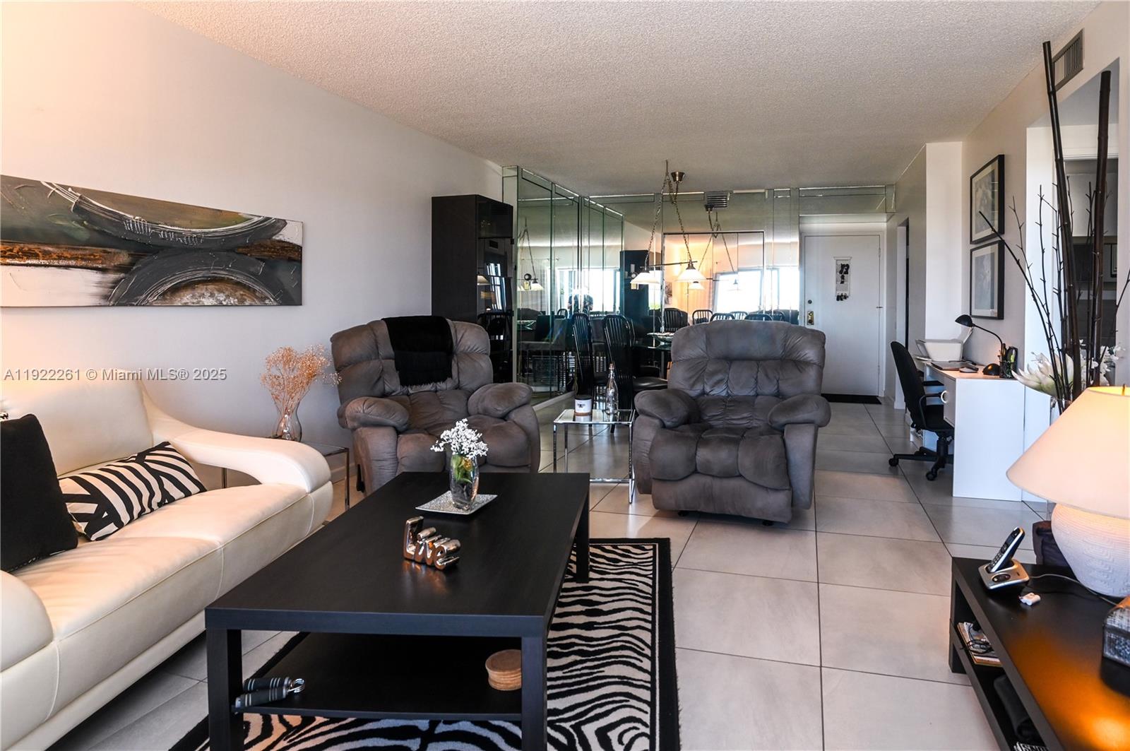 See details 804 1 / 2 844 sq. ft. $ 2025-11-29 0 Photo