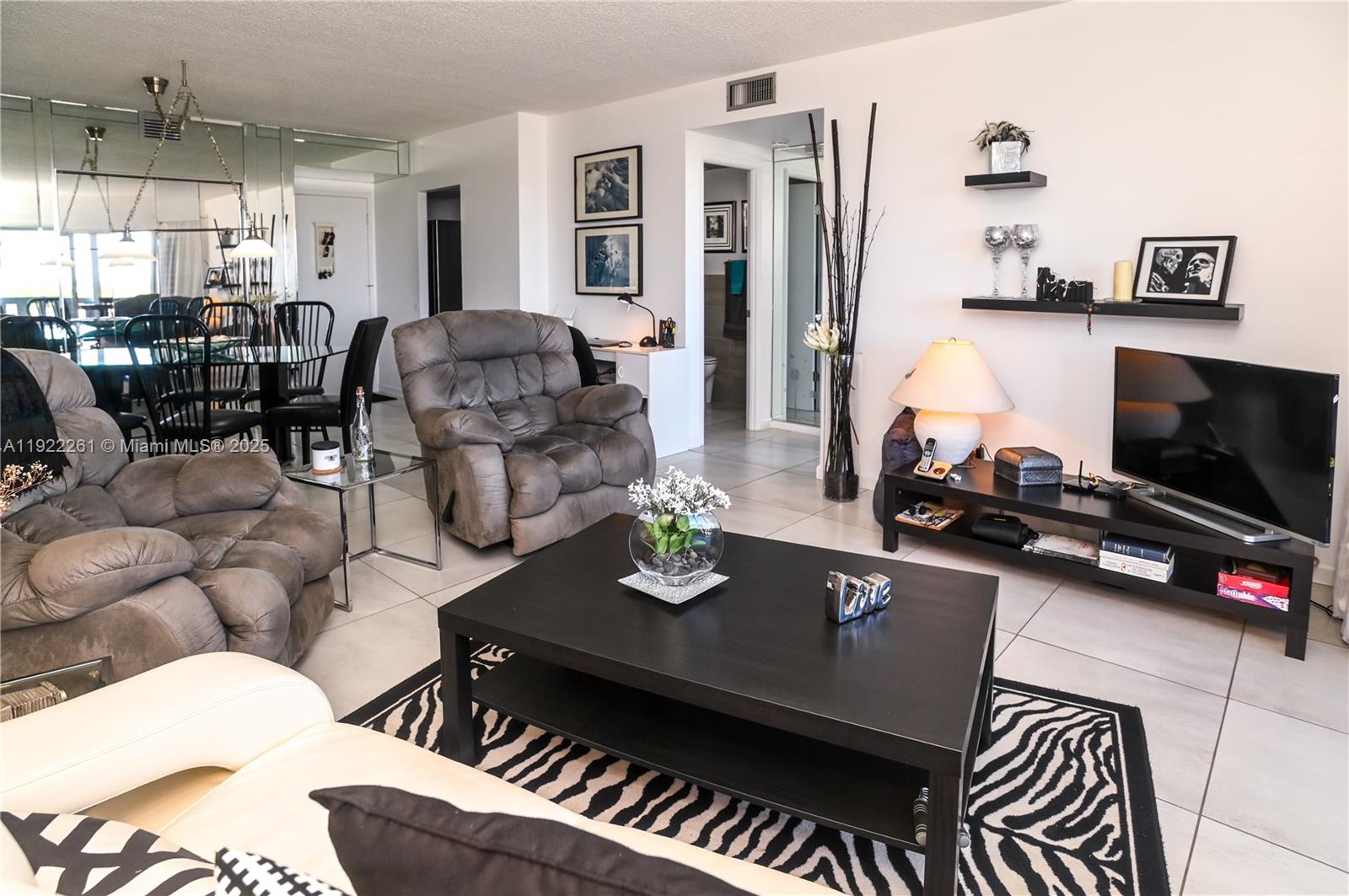 See details 804 1 / 2 844 sq. ft. $ 2025-11-29 0 Photo