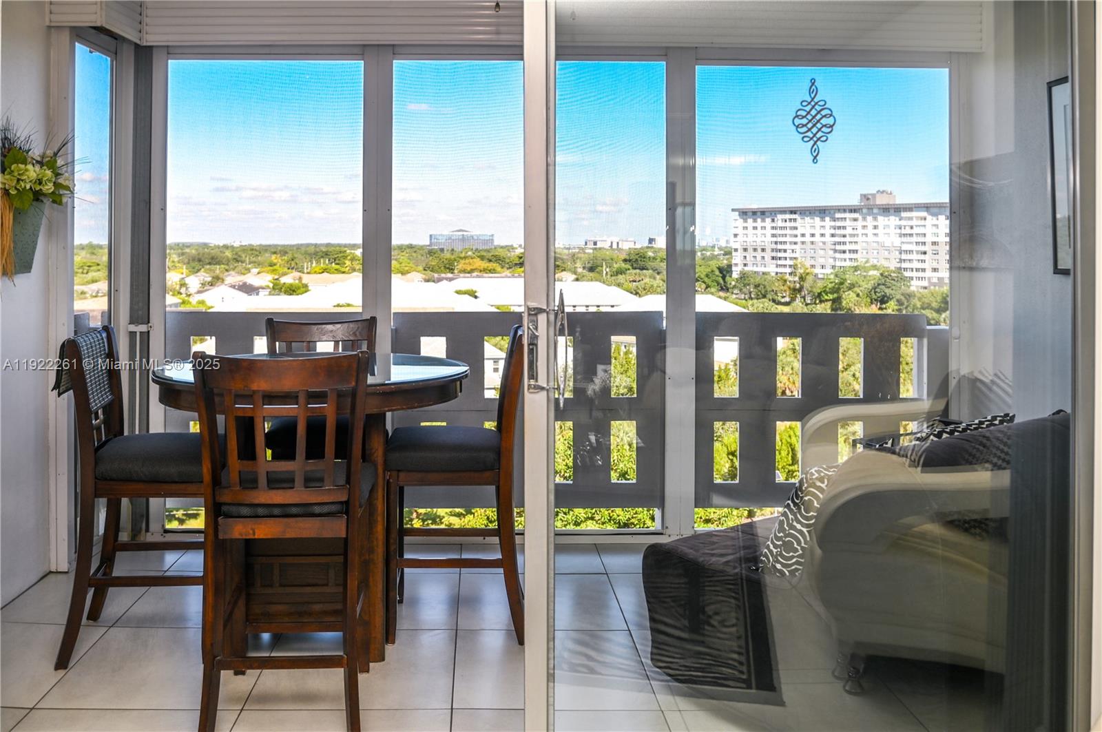 See details 804 1 / 2 844 sq. ft. $ 2025-11-29 0 Photo