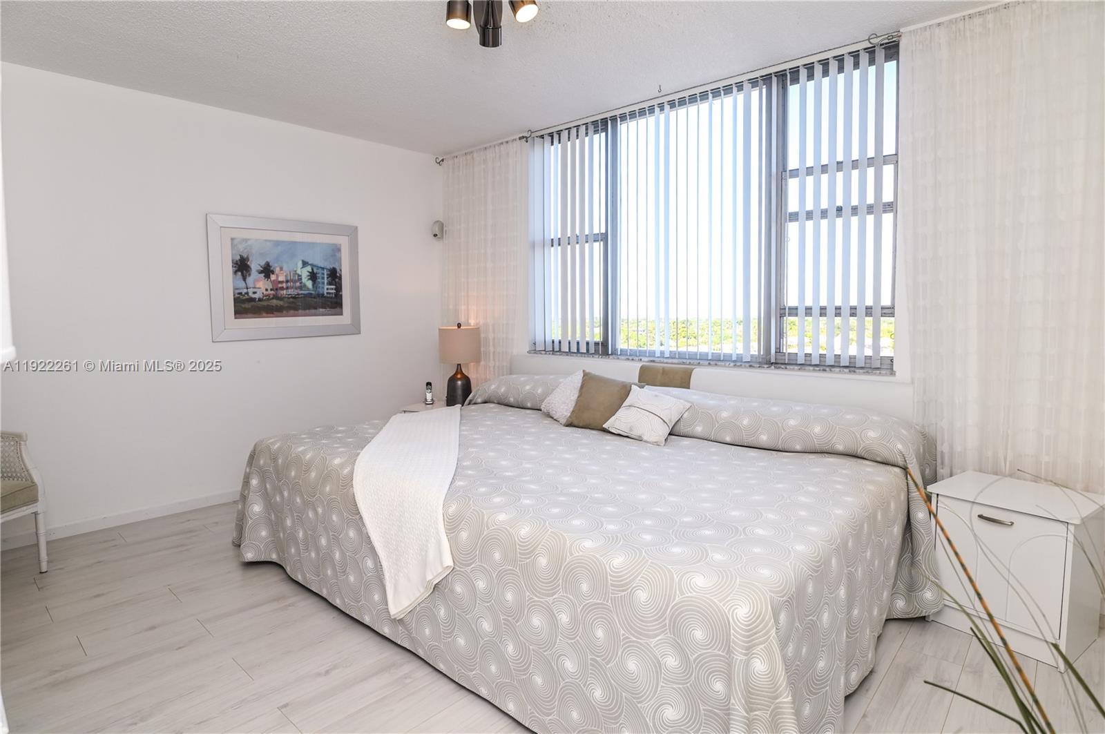 See details 804 1 / 2 844 sq. ft. $ 2025-11-29 0 Photo