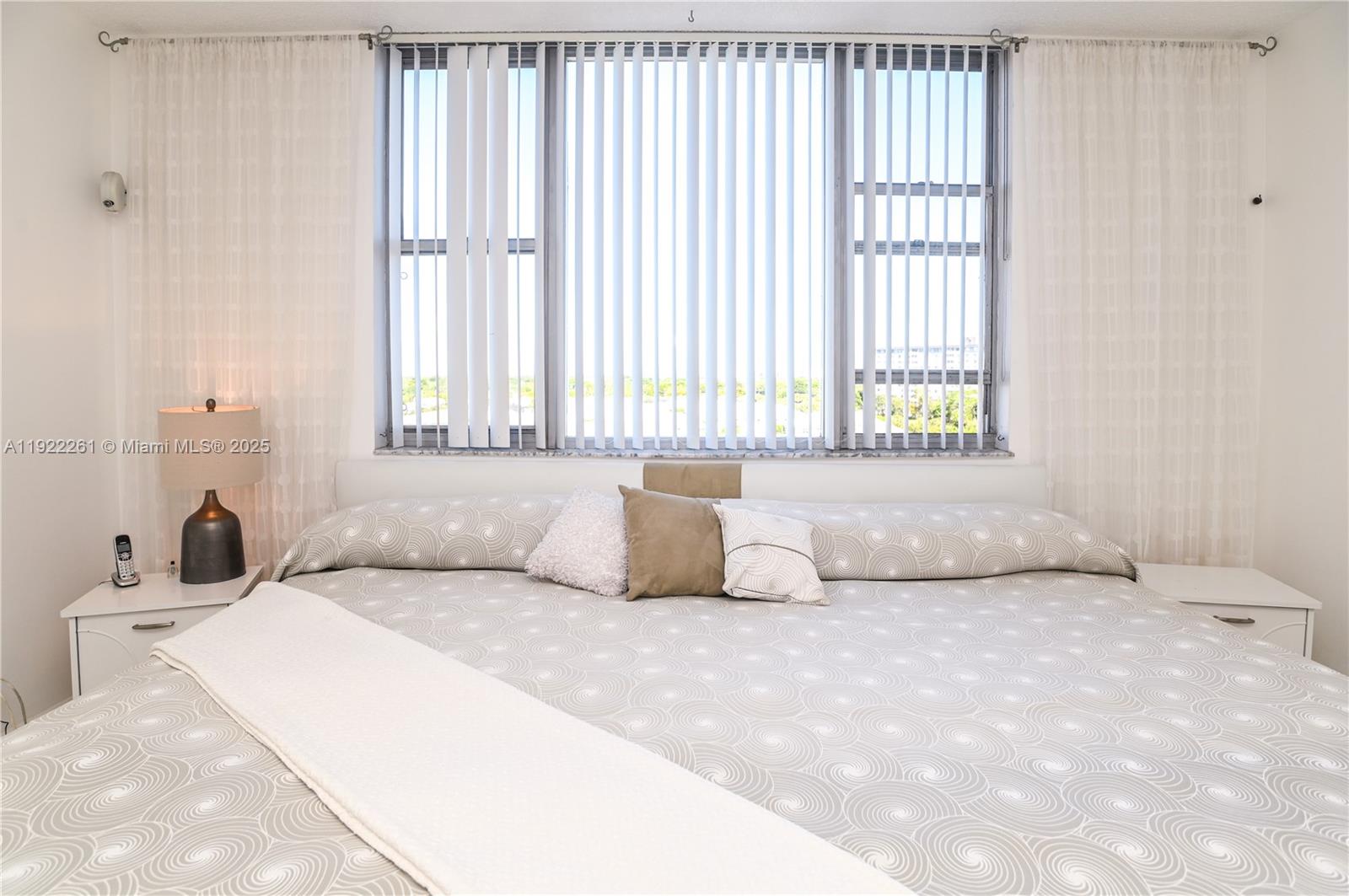 See details 804 1 / 2 844 sq. ft. $ 2025-11-29 0 Photo