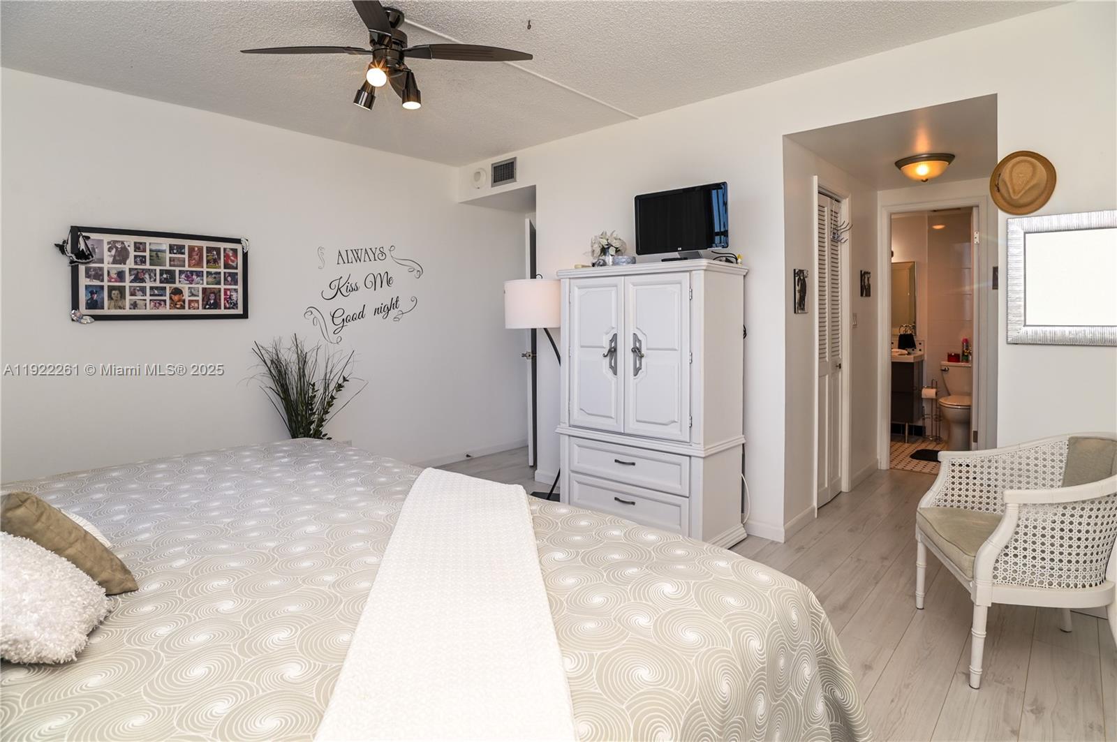 See details 804 1 / 2 844 sq. ft. $ 2025-11-29 0 Photo