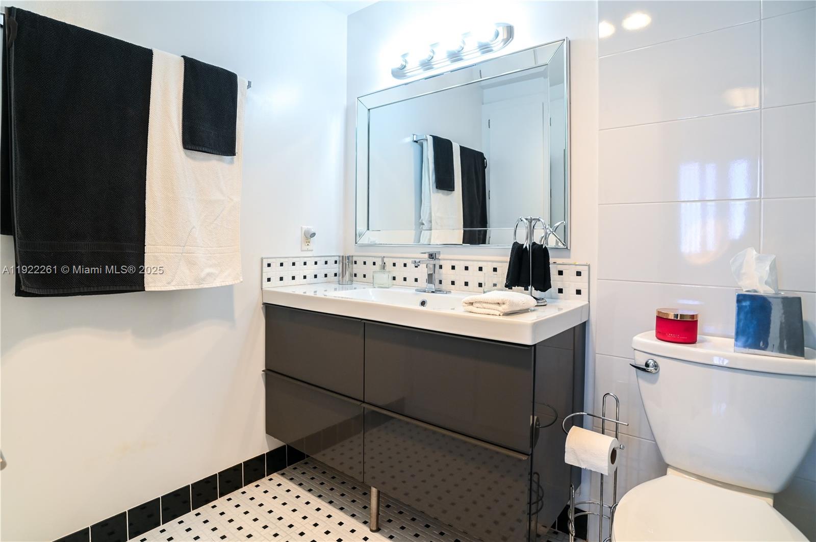 See details 804 1 / 2 844 sq. ft. $ 2025-11-29 0 Photo