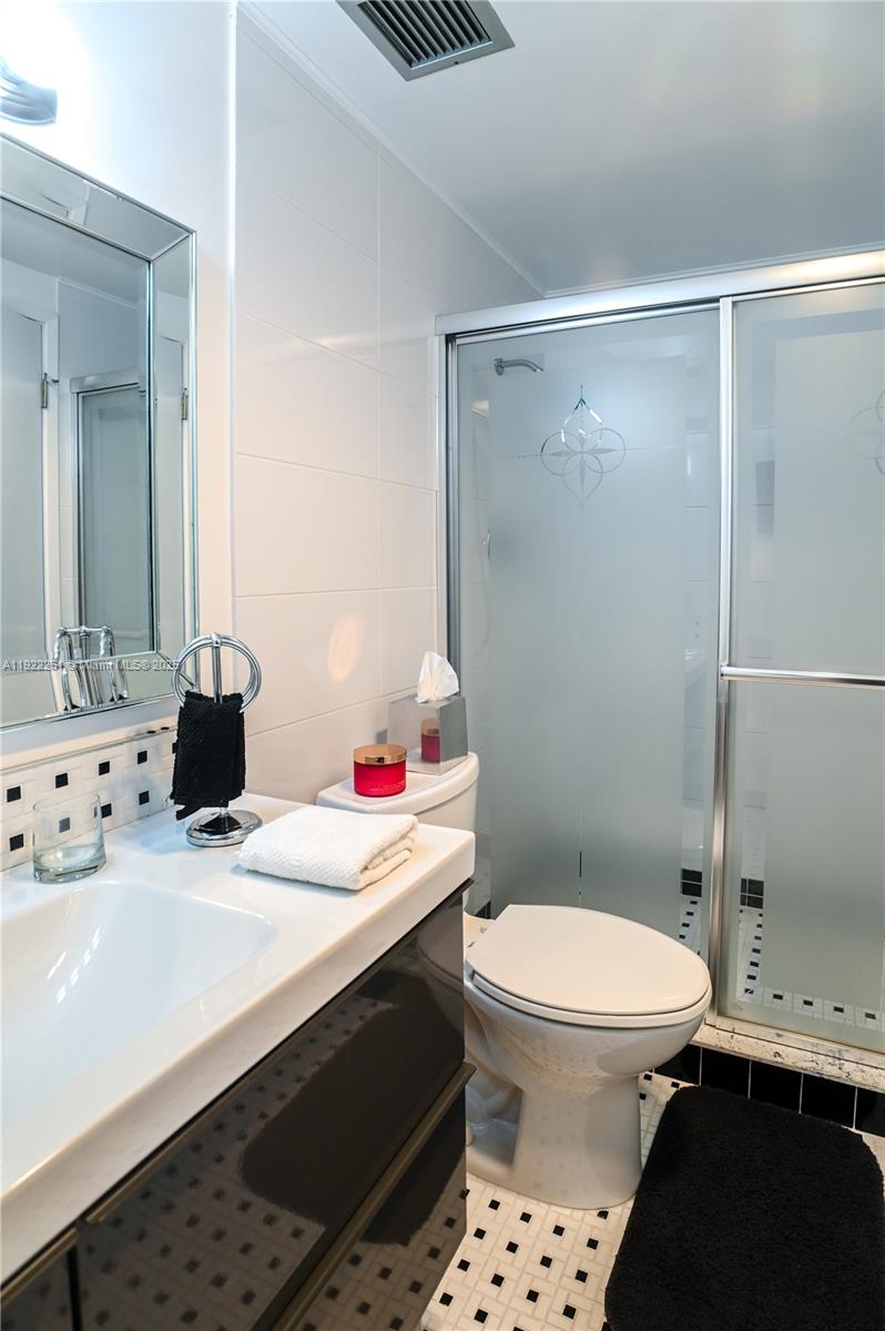 See details 804 1 / 2 844 sq. ft. $ 2025-11-29 0 Photo