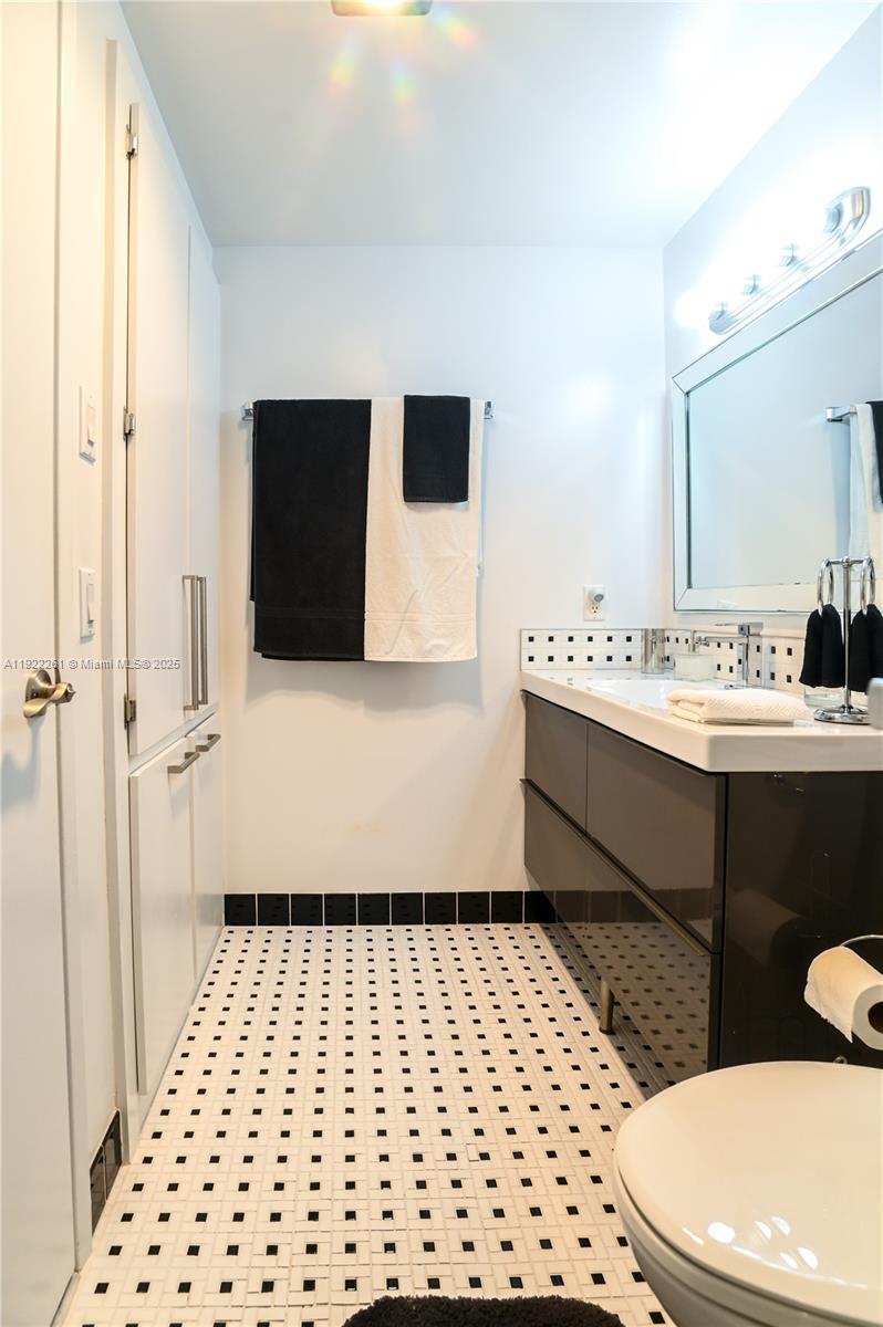 See details 804 1 / 2 844 sq. ft. $ 2025-11-29 0 Photo