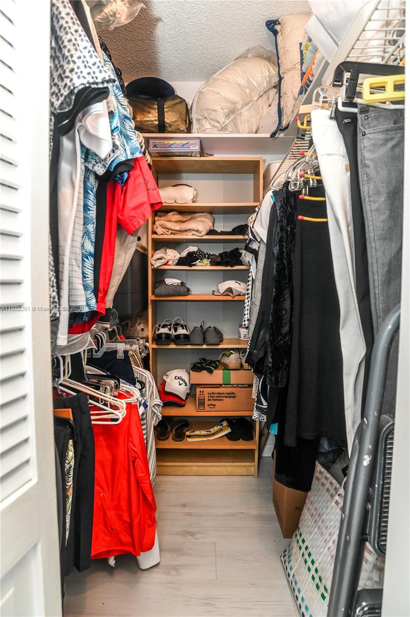 See details 804 1 / 2 844 sq. ft. $ 2025-11-29 0 Photo