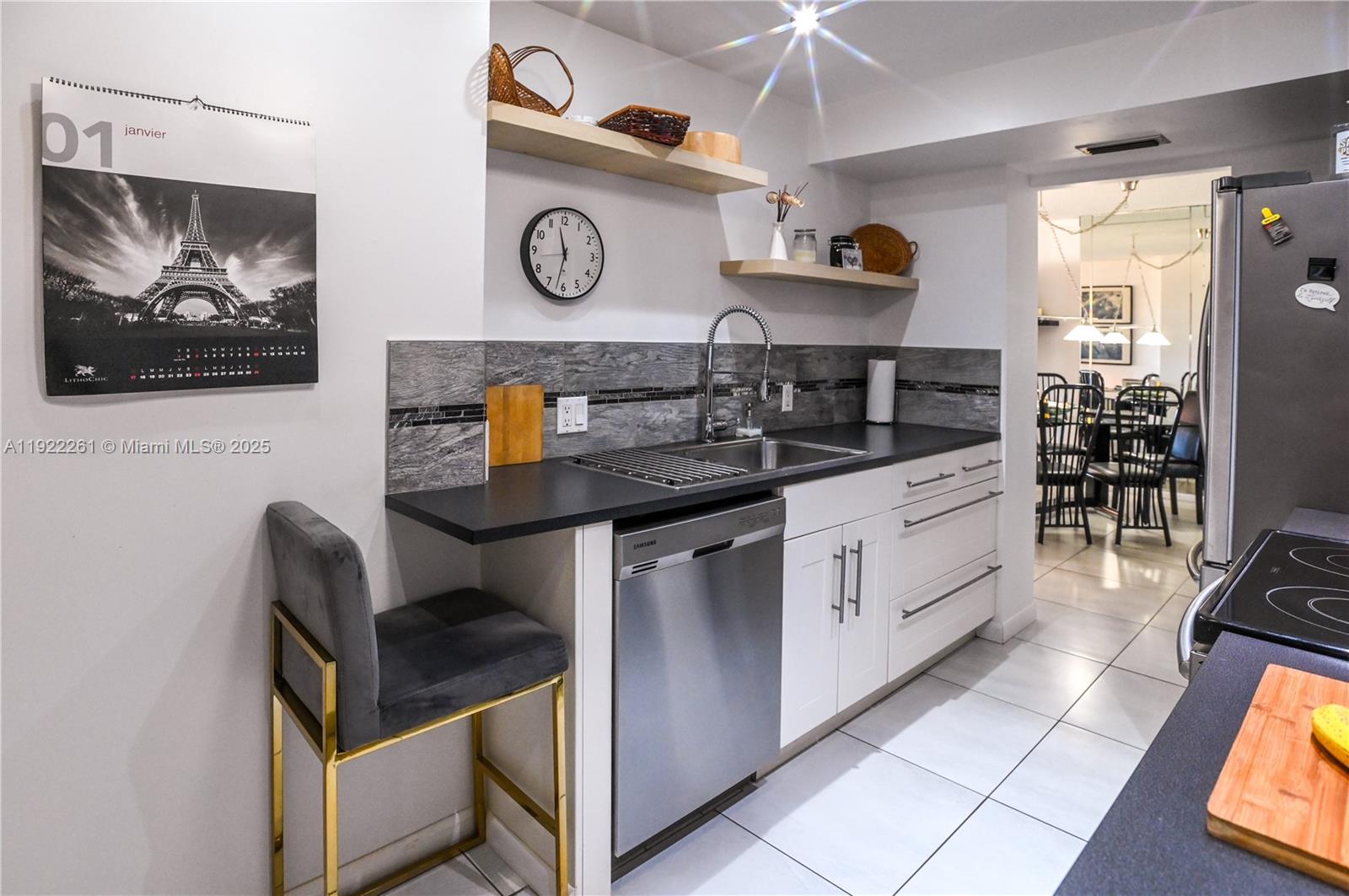 See details 804 1 / 2 844 sq. ft. $ 2025-11-29 0 Photo