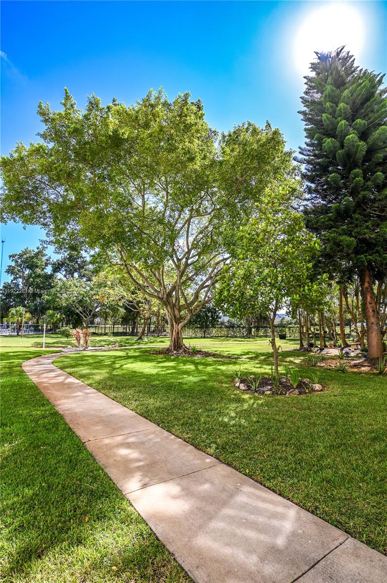 See details 804 1 / 2 844 sq. ft. $ 2025-11-29 0 Photo