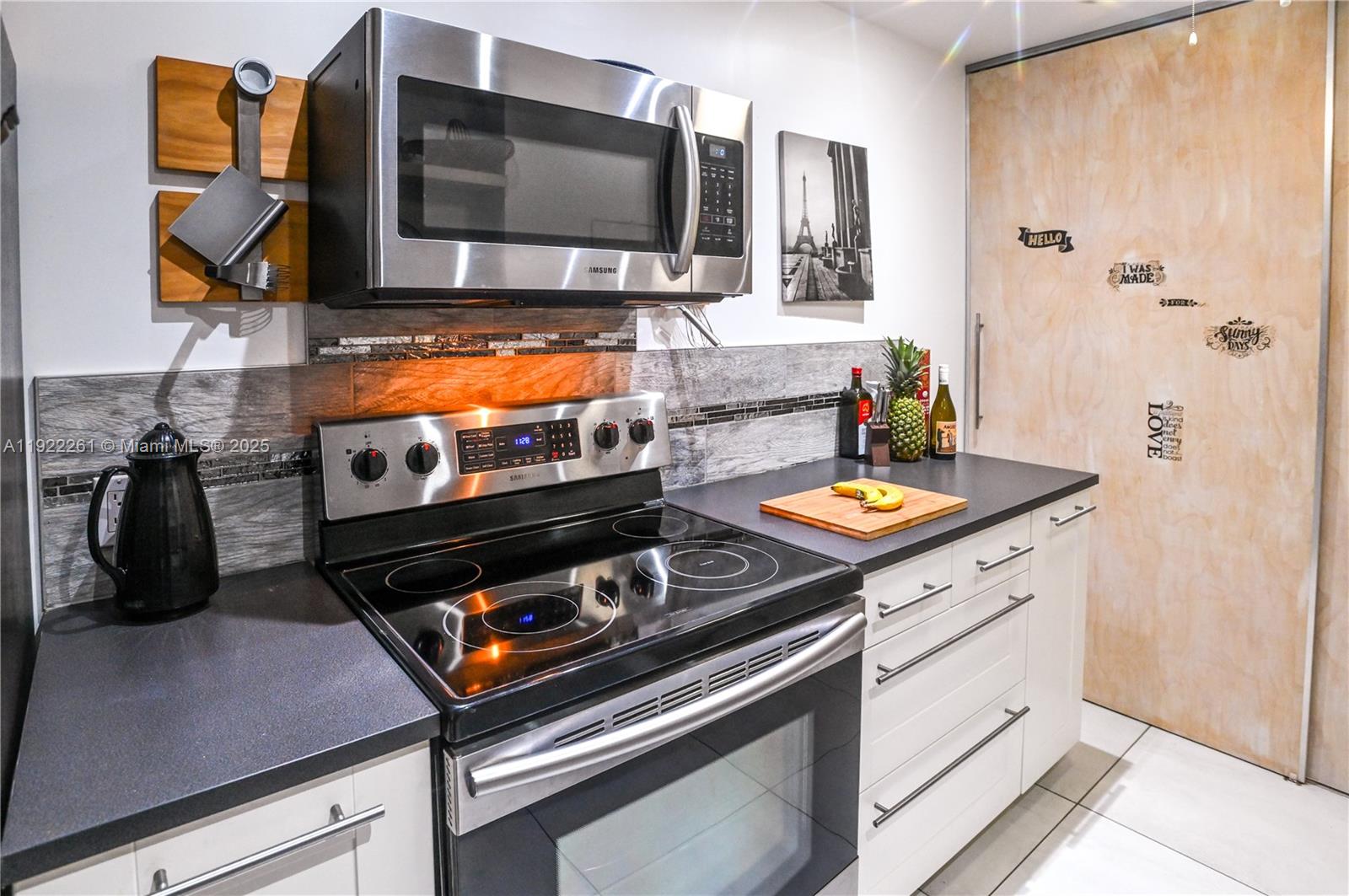 See details 804 1 / 2 844 sq. ft. $ 2025-11-29 0 Photo