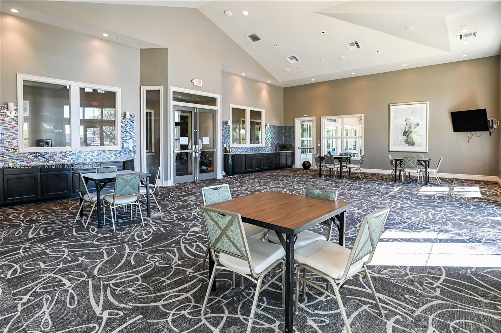 See details 804 1 / 2 844 sq. ft. $ 2025-11-29 0 Photo