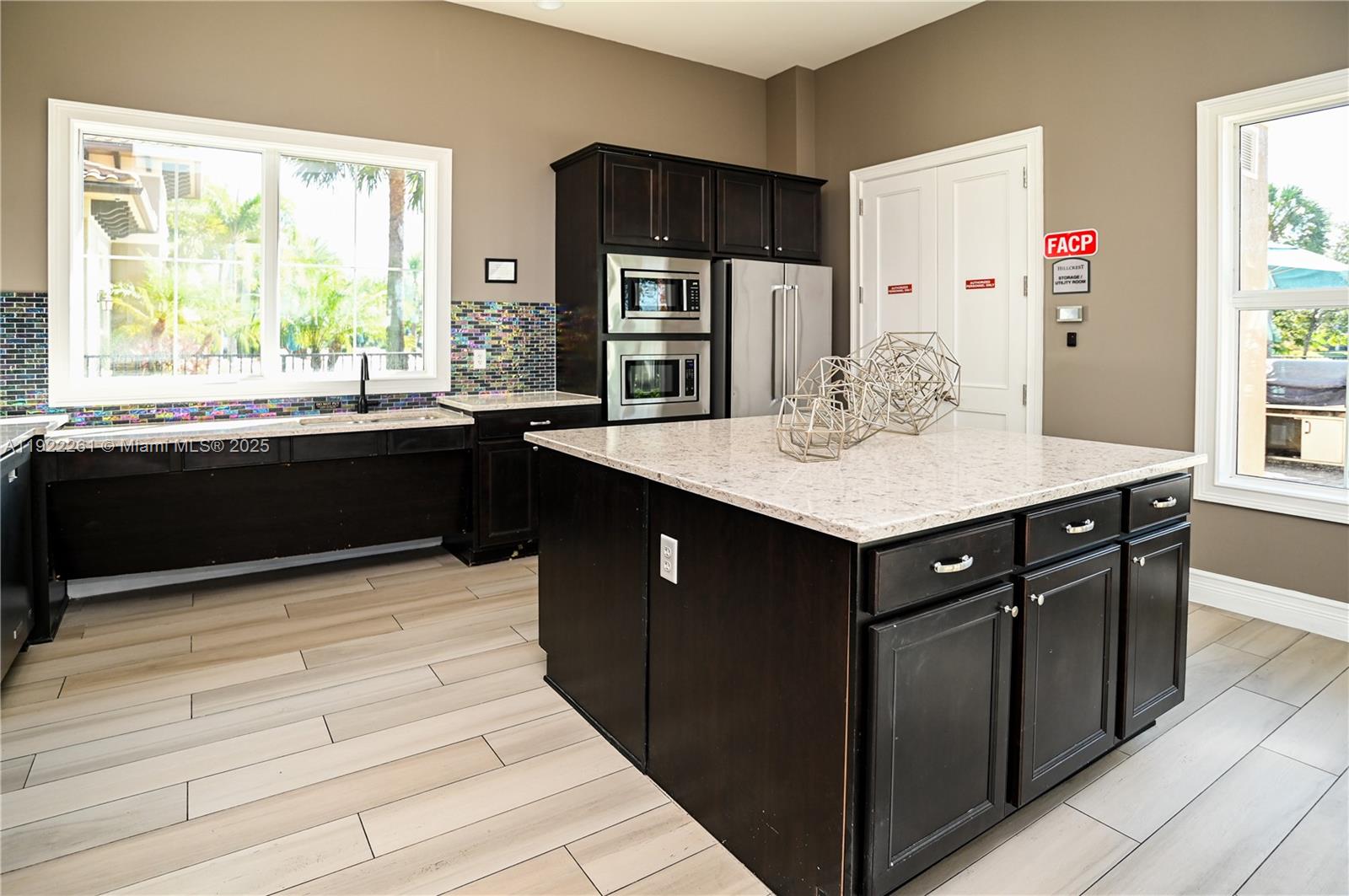 See details 804 1 / 2 844 sq. ft. $ 2025-11-29 0 Photo