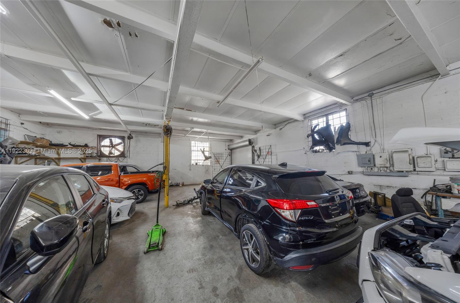 See details / sq. ft. $ 2025-11-29 0 Photo