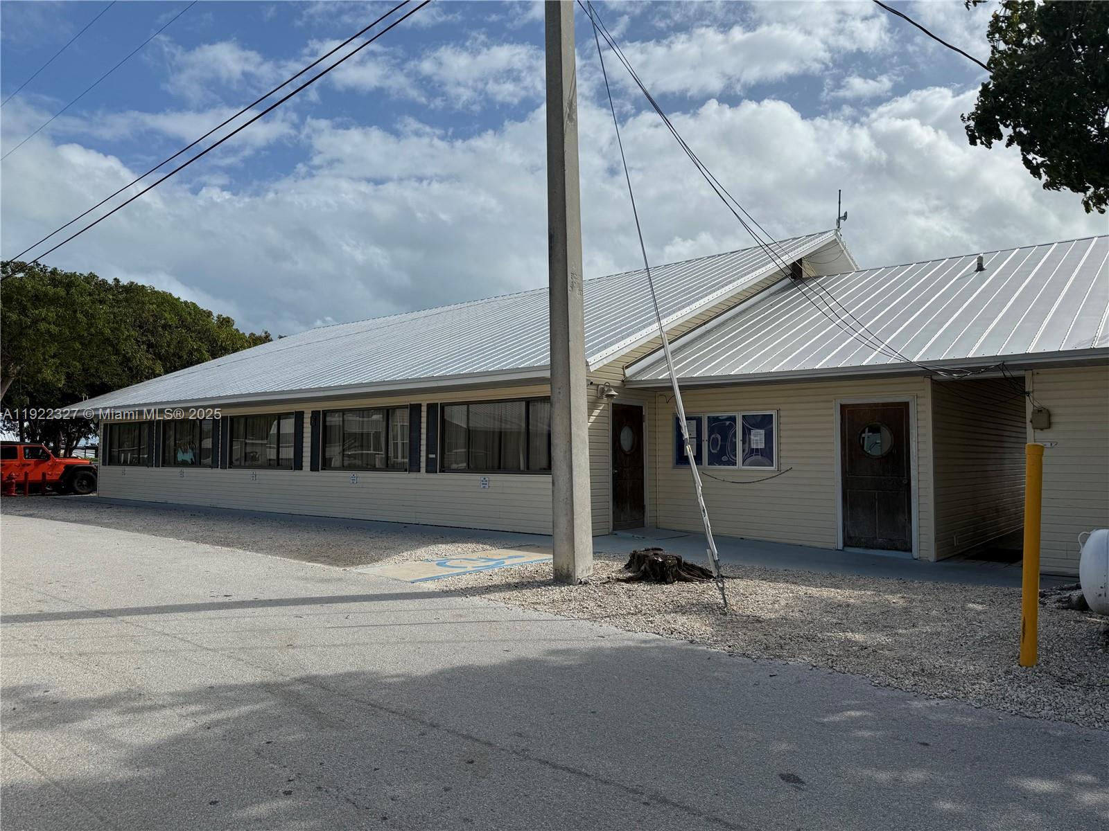   /   sq. ft. $ 2025-11-29 0 foto