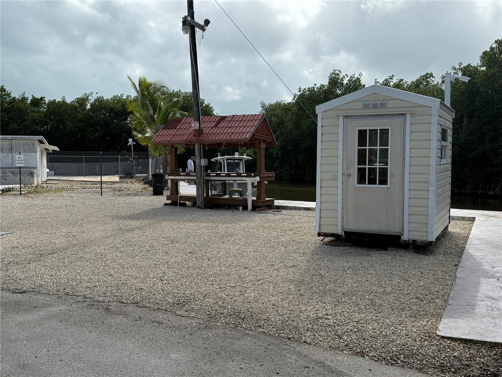   /   sq. ft. $ 2025-11-29 0 foto