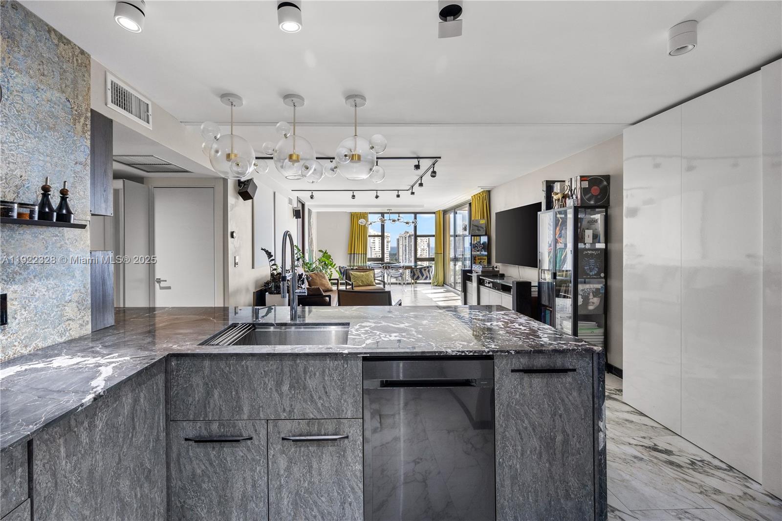 Photo of 20379 Country Club Dr  #2333, Aventura, Florida, 33180 - 