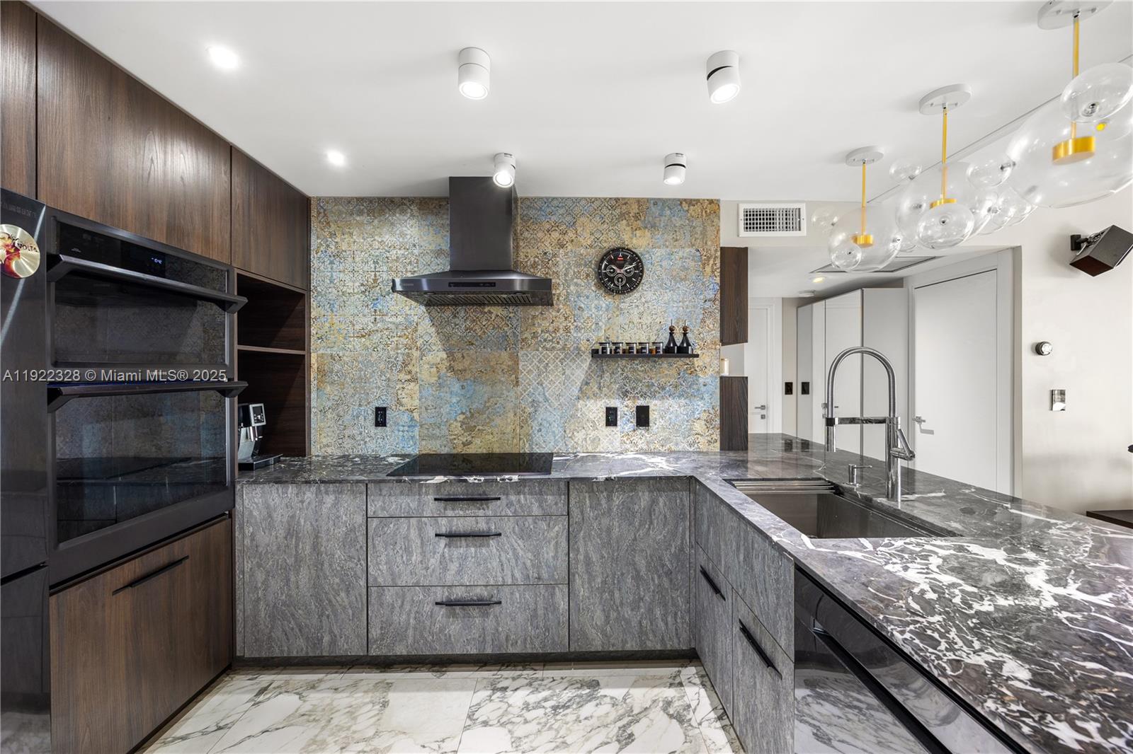 Photo of 20379 Country Club Dr  #2333, Aventura, Florida, 33180 - 