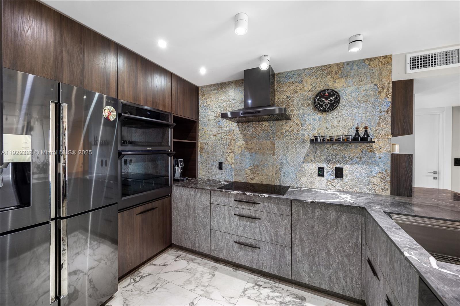 Photo of 20379 Country Club Dr  #2333, Aventura, Florida, 33180 - 