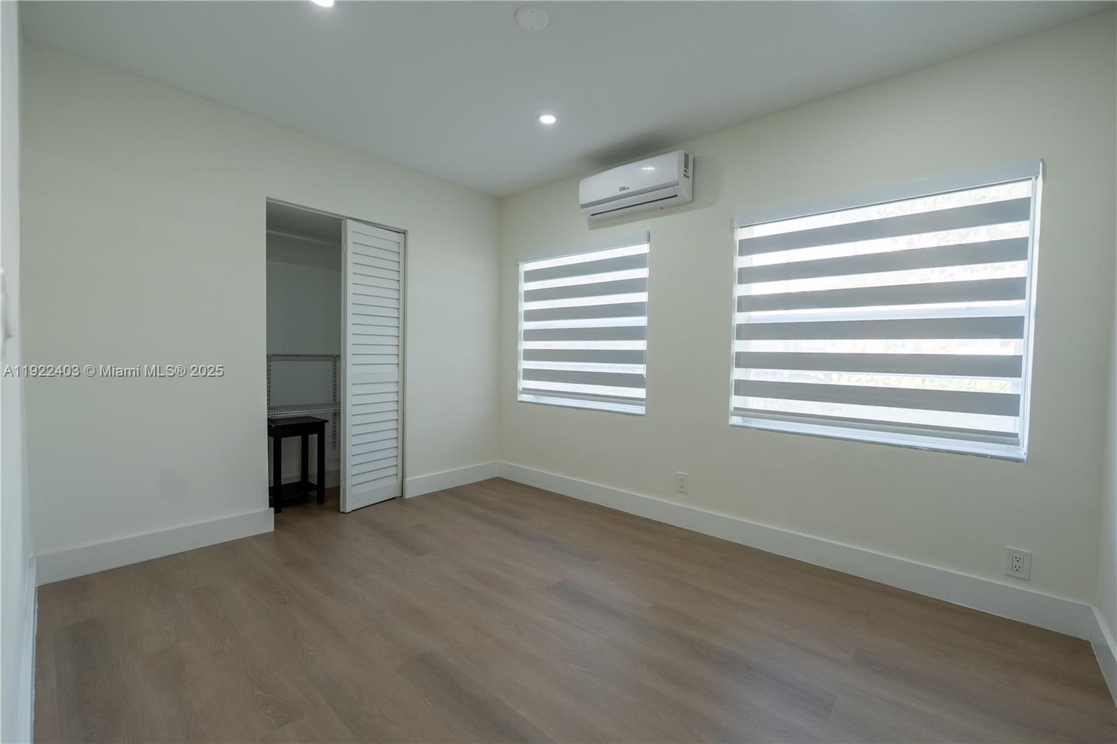   /  2295 sq. ft. $ 2025-11-30 0 Photo