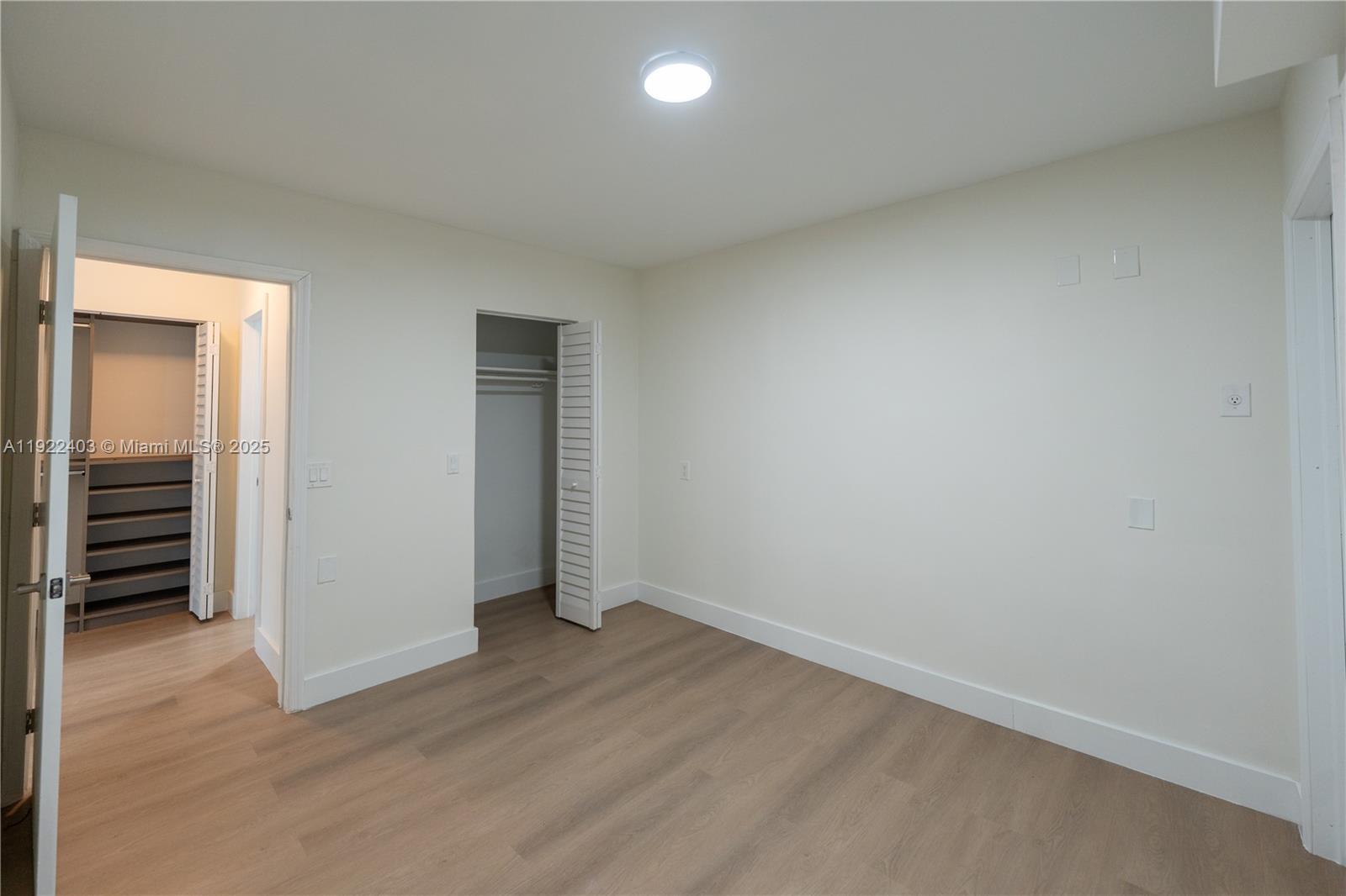   /  2295 sq. ft. $ 2025-11-30 0 Photo