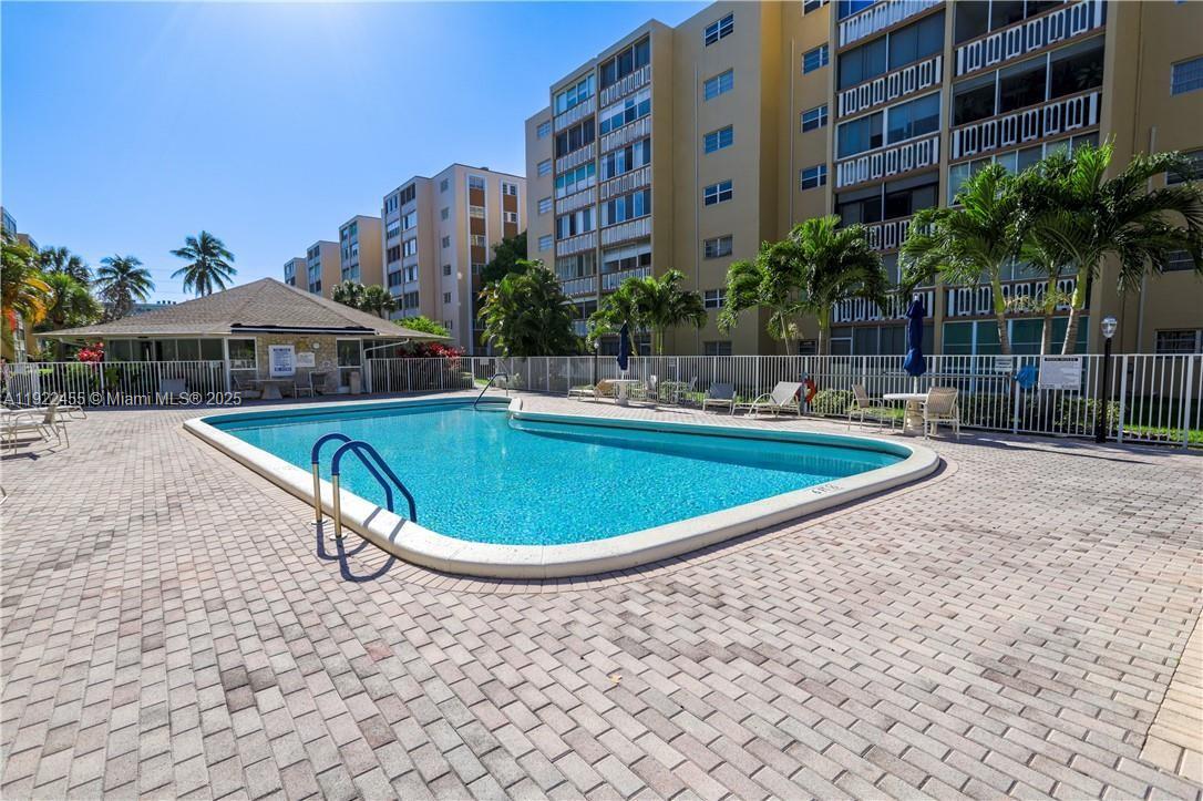 Photo of 233 14th Ave #402, Hallandale Beach, Florida, 33009 -