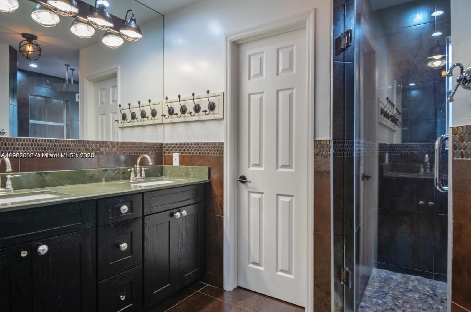 Photo of 1140 Chestnut Ln  (1140), Hollywood, Florida, 33019 - 