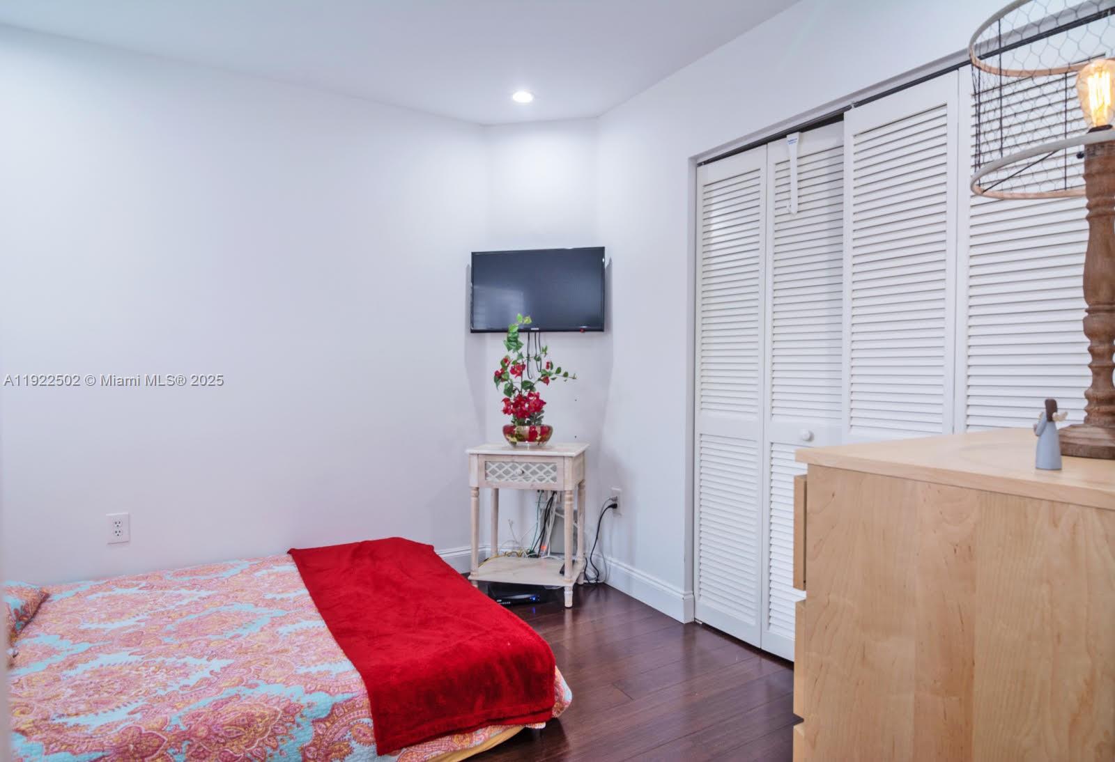 Photo of 1140 Chestnut Ln  (1140), Hollywood, Florida, 33019 - 