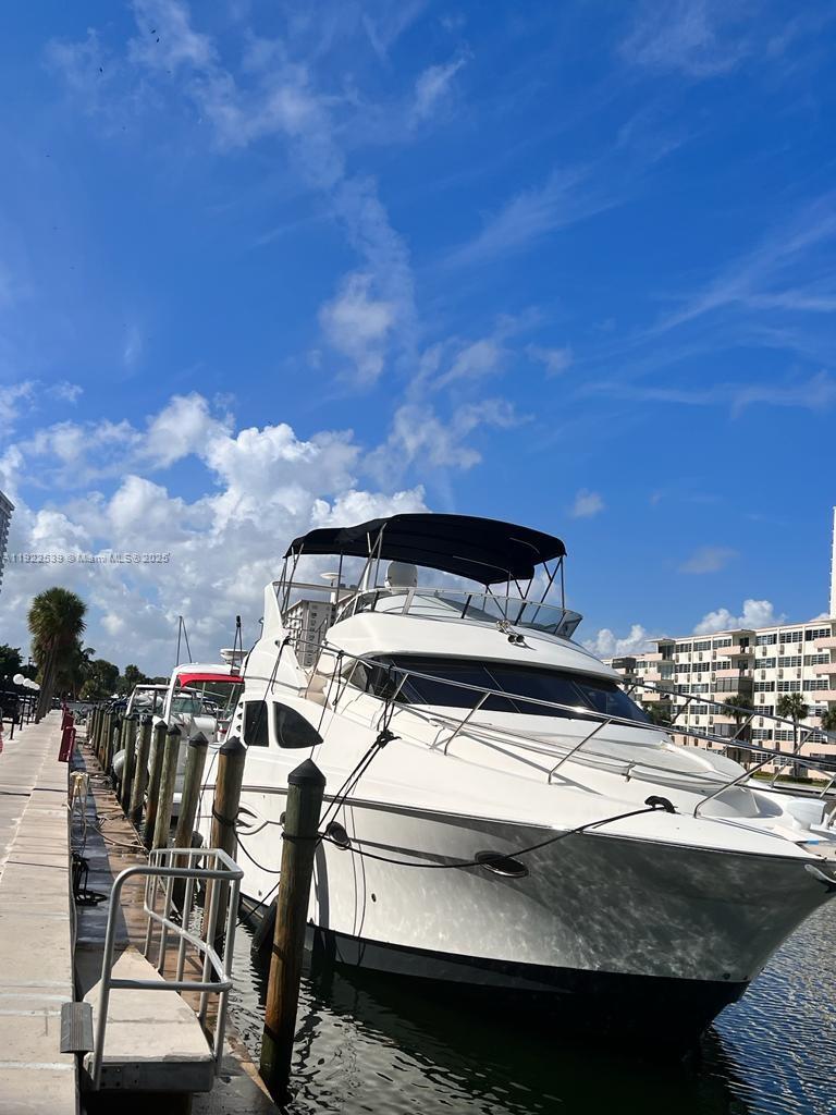 Ver detalles 201 1 / 2 762 sq. ft. $ 2025-12-01 0 foto