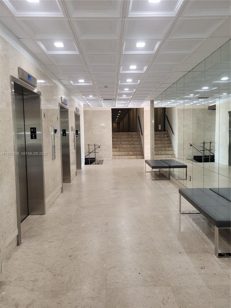 201 1 / 2 762 sq. ft. $ 2025-12-15 0 Photo