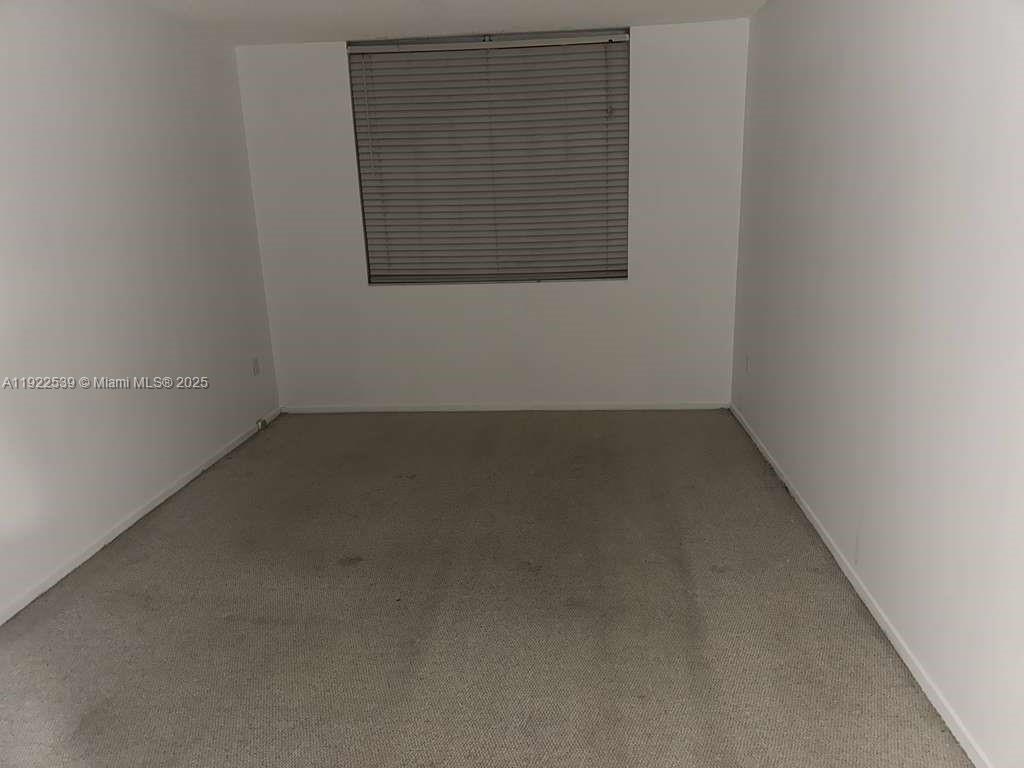 Ver detalles 201 1 / 2 762 sq. ft. $ 2025-12-01 0 foto