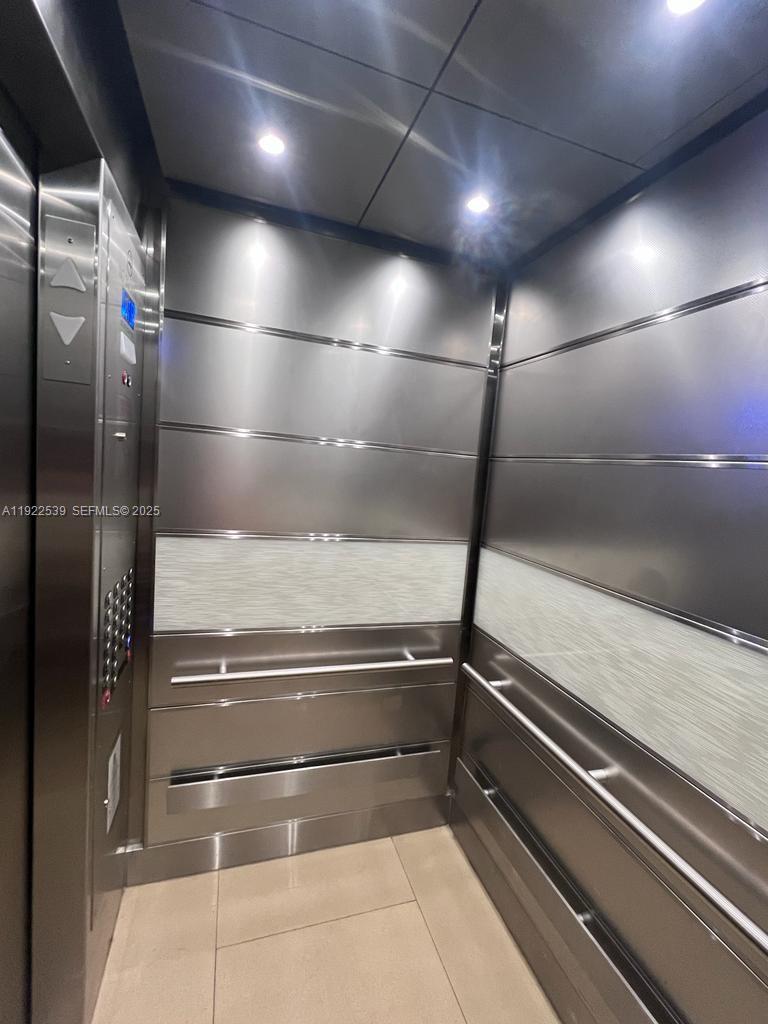 201 1 / 2 762 sq. ft. $ 2025-12-15 0 Photo