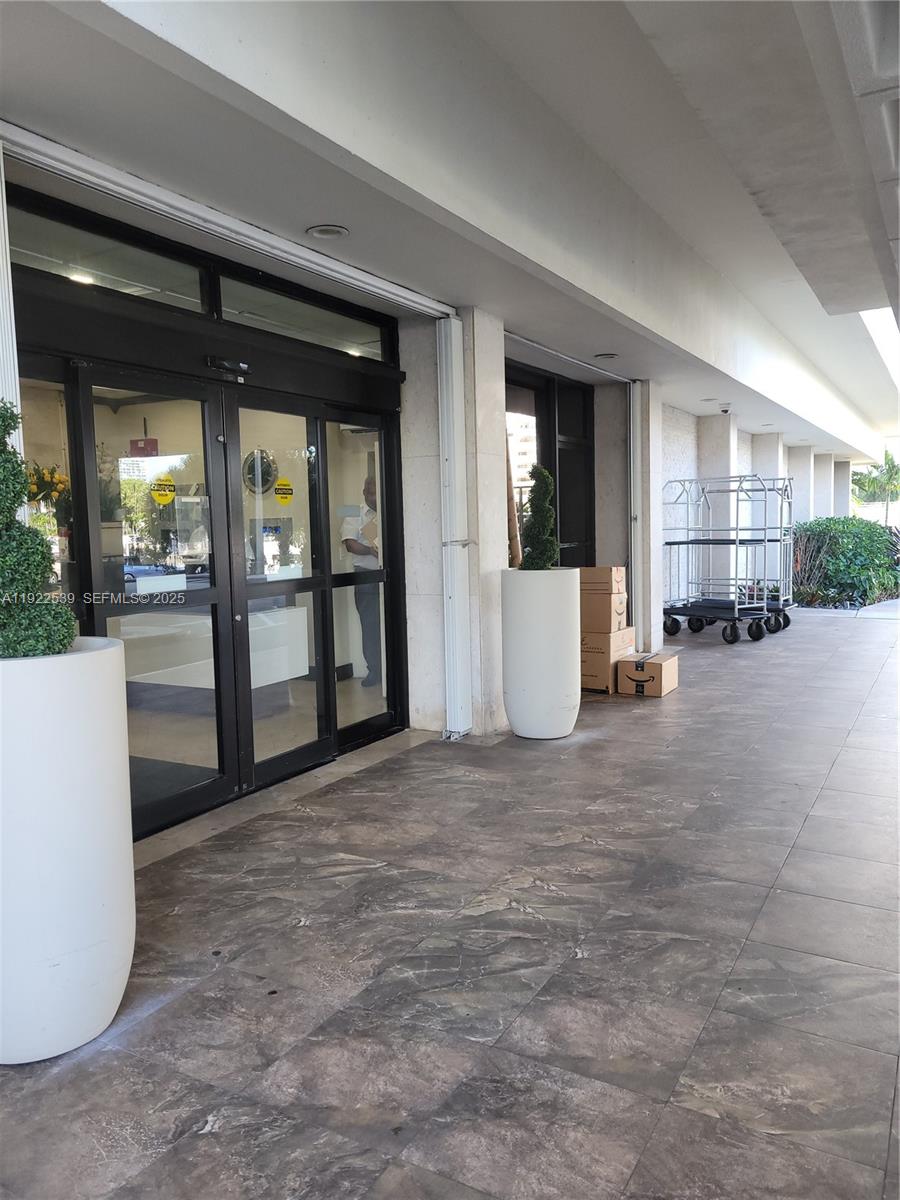 201 1 / 2 762 sq. ft. $ 2025-12-15 0 Photo