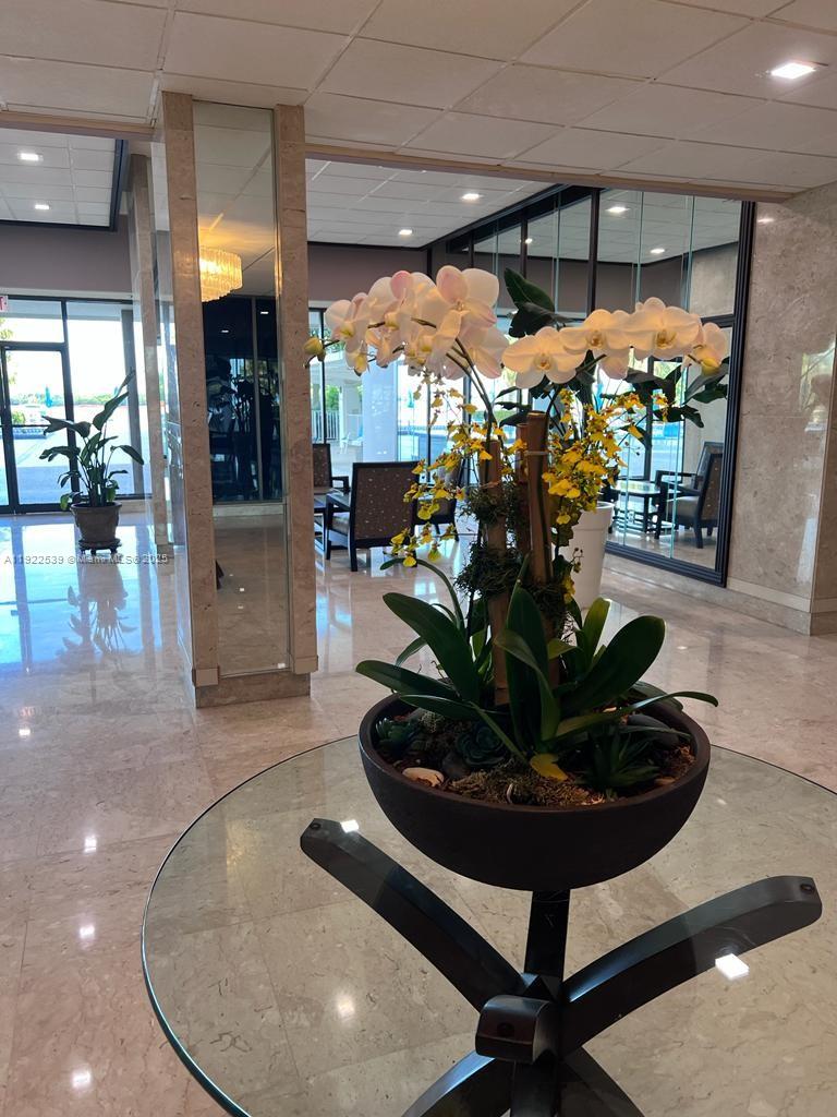 Ver detalles 201 1 / 2 762 sq. ft. $ 2025-12-01 0 foto