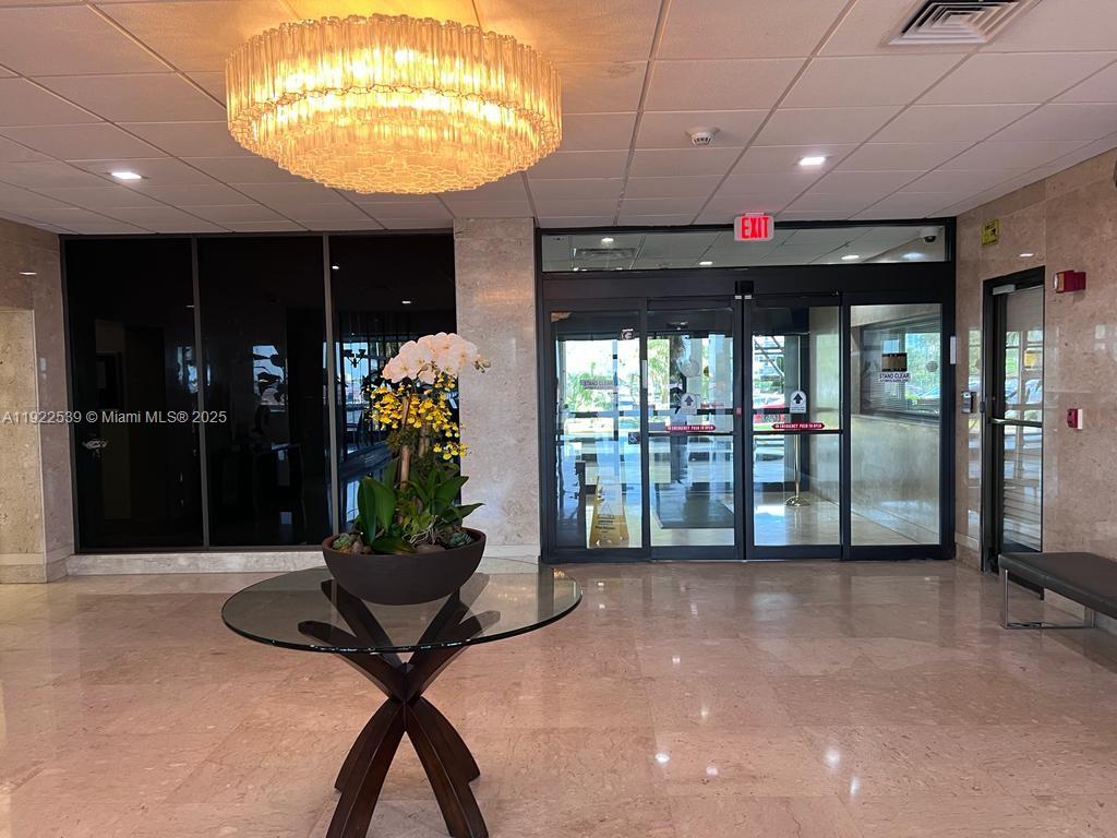 Ver detalles 201 1 / 2 762 sq. ft. $ 2025-12-01 0 foto