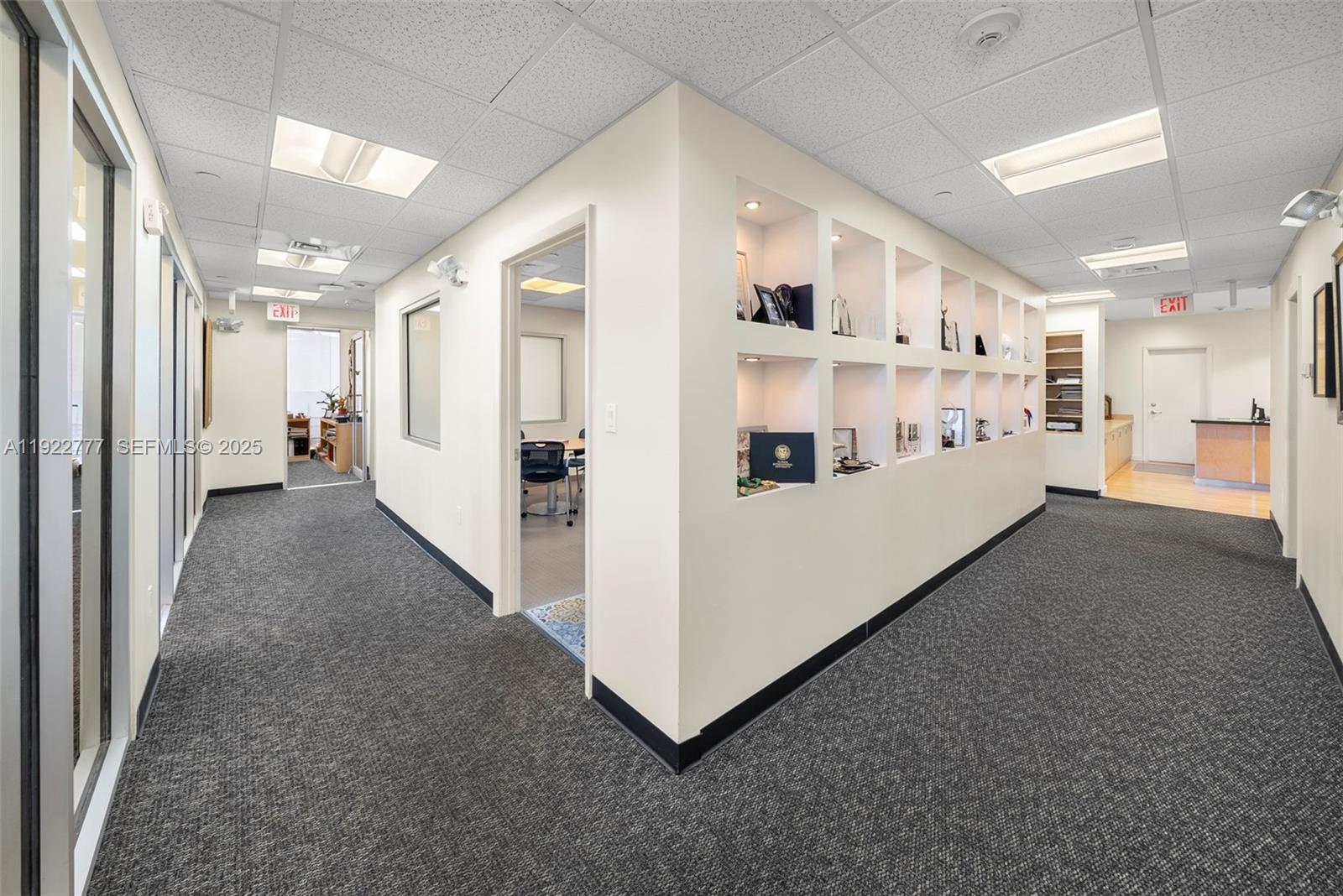 PH1A-PH1D  /   sq. ft. $ 2025-12-01 0 foto