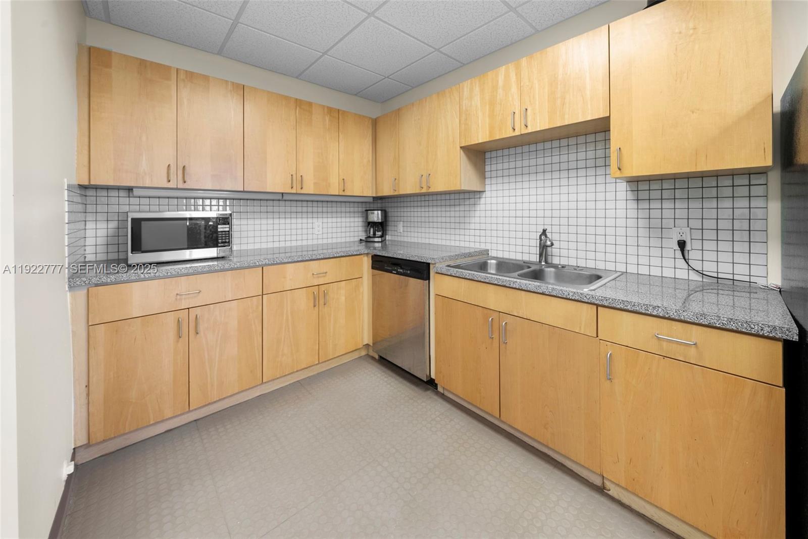 PH1A-PH1D  /   sq. ft. $ 2025-12-01 0 foto