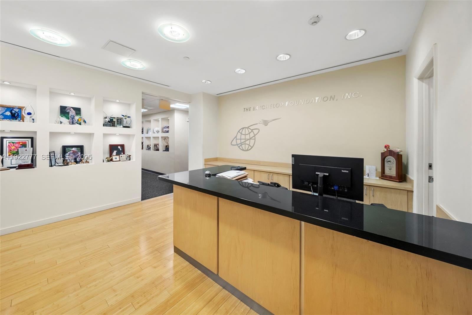 PH1A-PH1D  /   sq. ft. $ 2025-12-01 0 foto