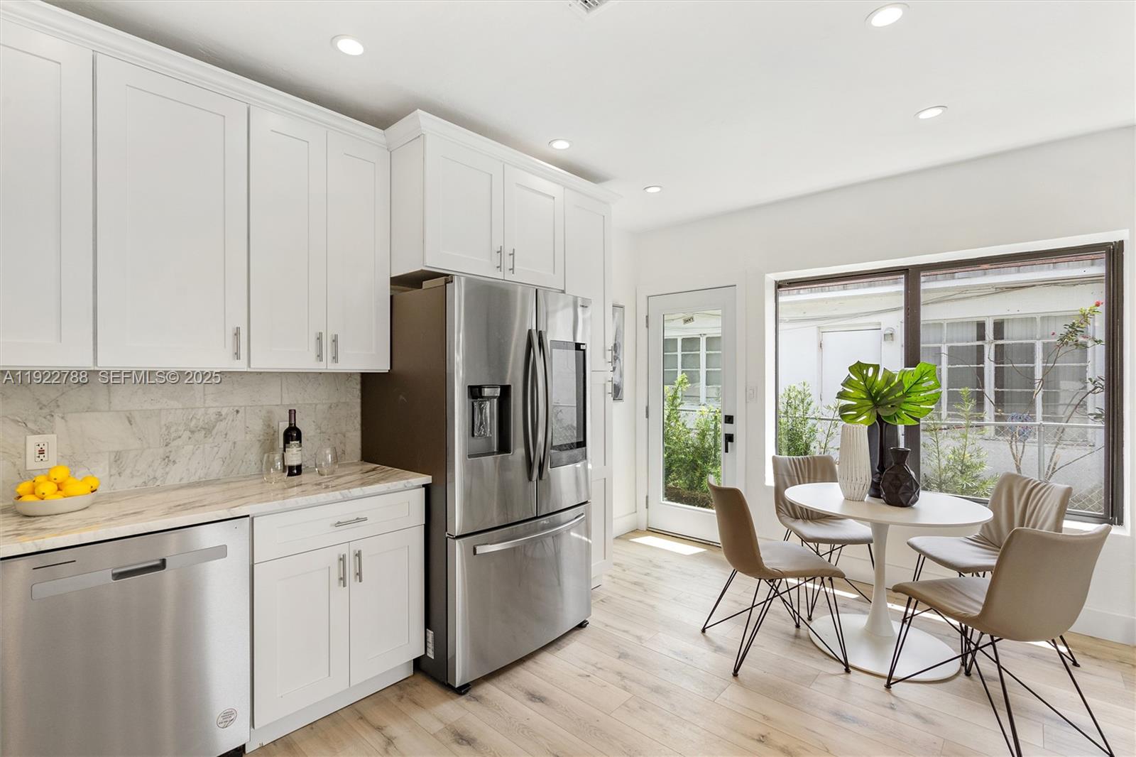 Ver detalles / 2422 sq. ft. $ 2025-12-01 0 foto