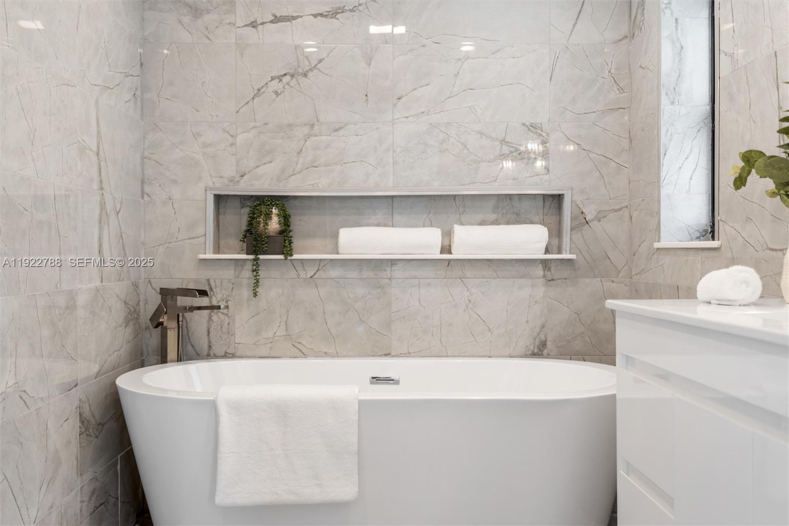 Ver detalles / 2422 sq. ft. $ 2025-12-01 0 foto